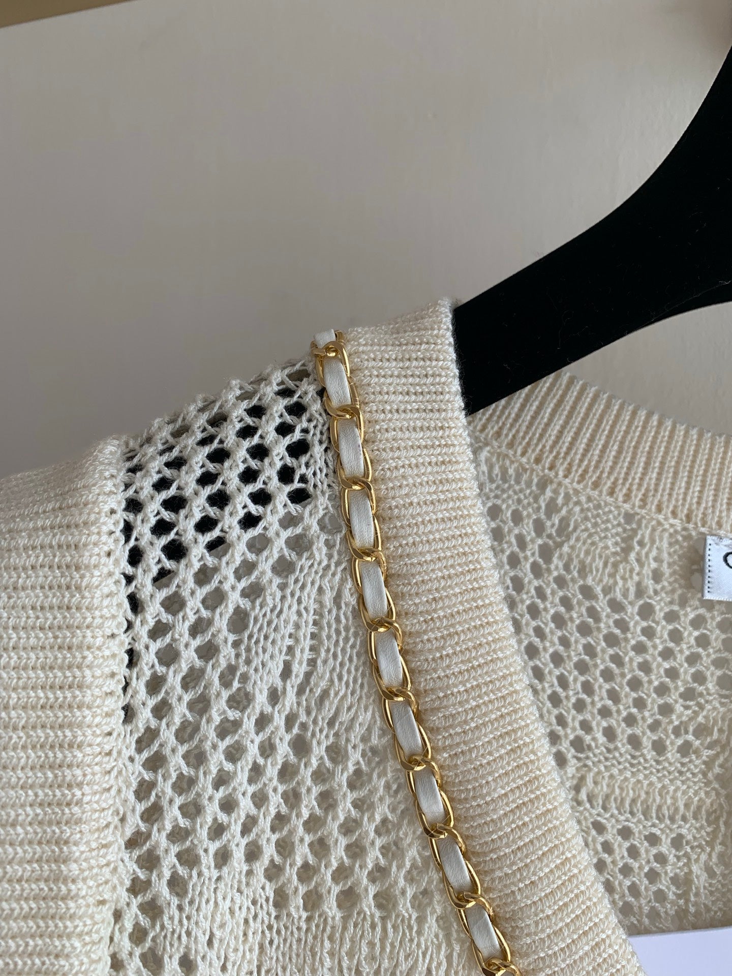CC V-neck Chain Hollow-out Vest Cream Flax 415822