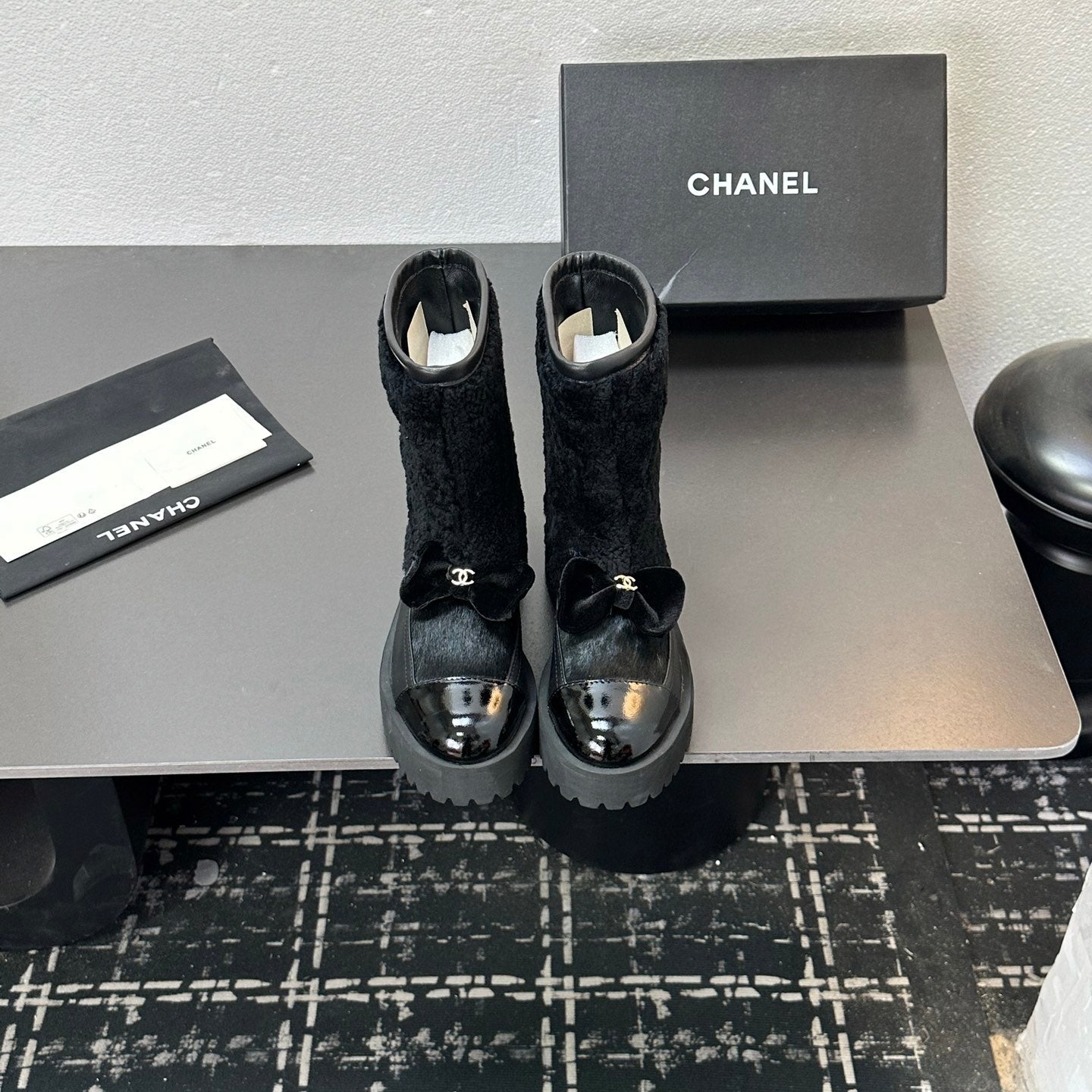 CC Coco Neige 2025/26 Low-cut Boots Black Shearling Lambskin Patent Leather 529343