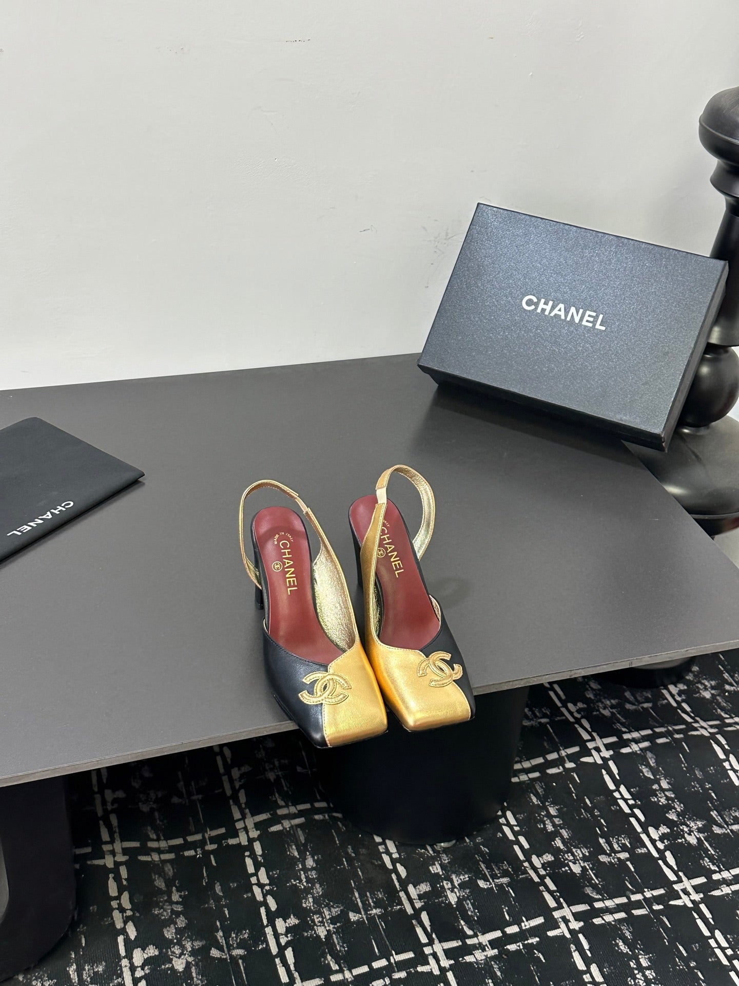 CC 26ss Slingback 6.5cm Gold Black Cowhide 668140