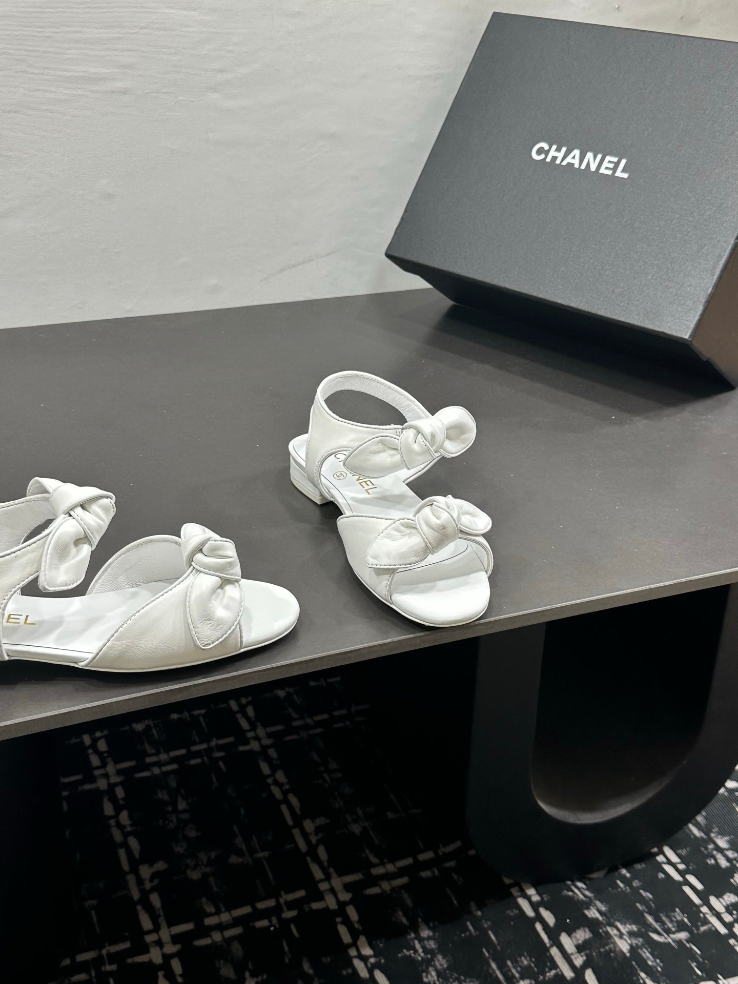 Chanel 26S Bow Sandals In White Calfskin