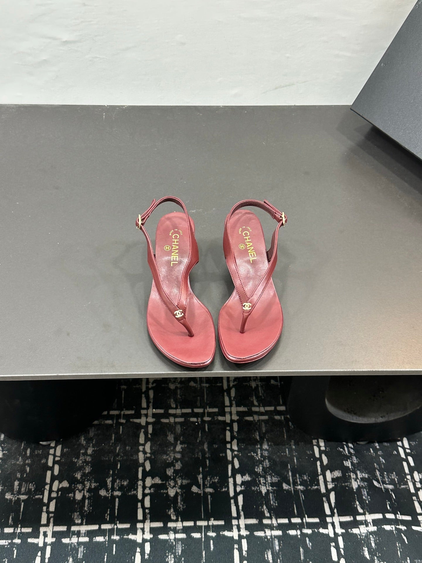 CC 26s Thong Sandals High Heel Burgundy Sheepskin 832546