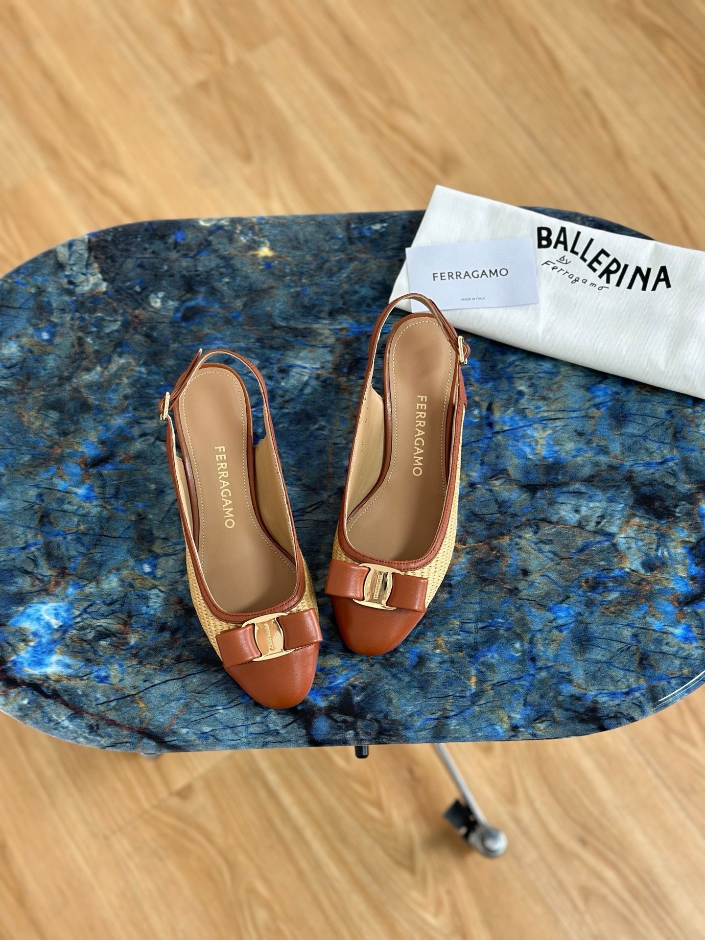 Ferragamo 26s Vara Bow Slingback Brown Leather Raffia 929098