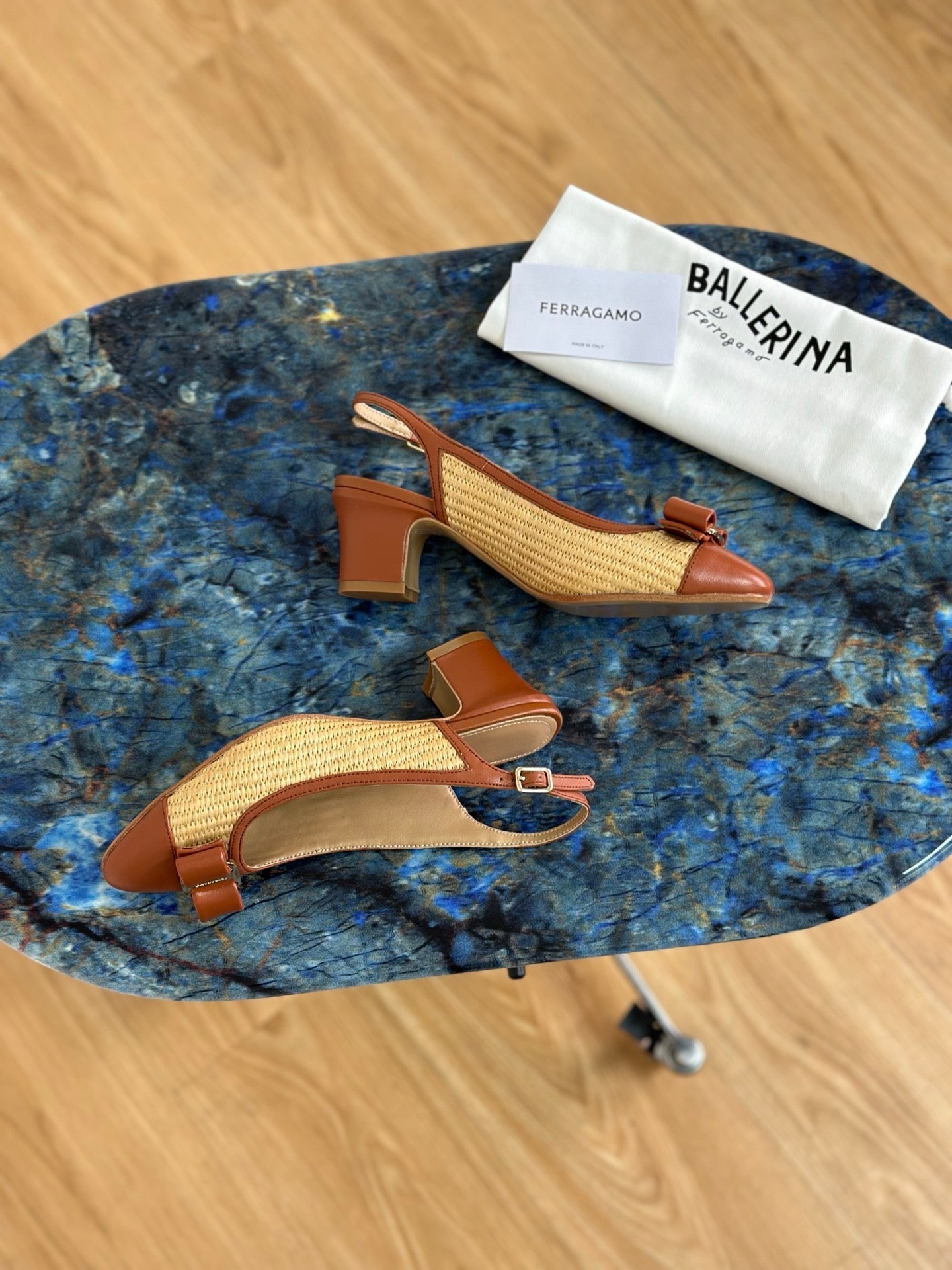 Ferragamo 26s Vara Bow Slingback Brown Leather Raffia 929098