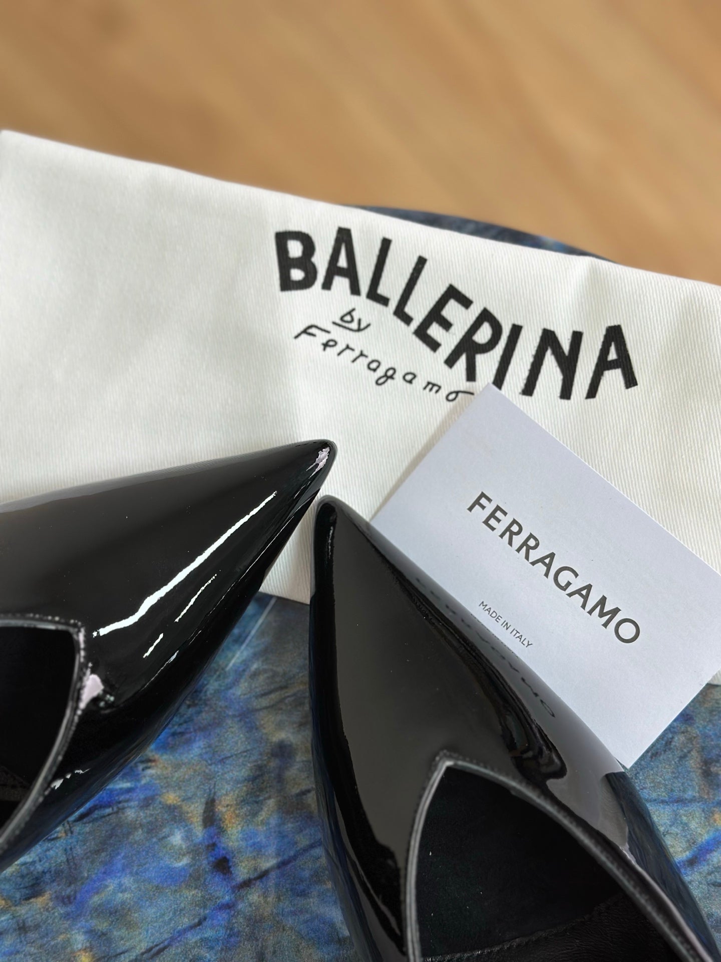 Ferragamo 26s Slippers Black Patent Leather 929099