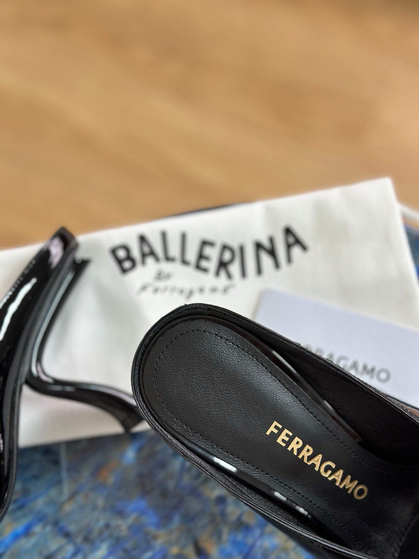Ferragamo 26s Slippers Black Patent Leather 929099