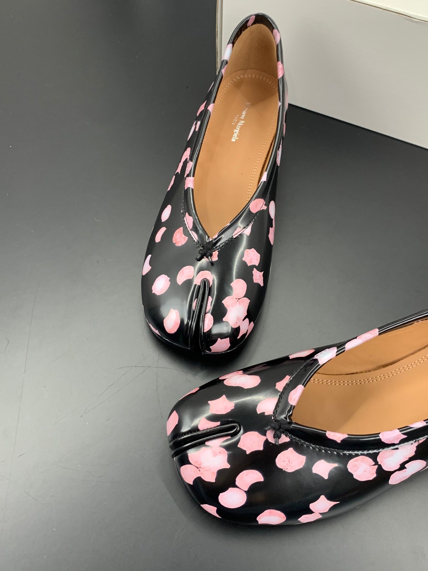 MM6 Tabi Ballet Flats 2cm Black Pink Cowhide 895245