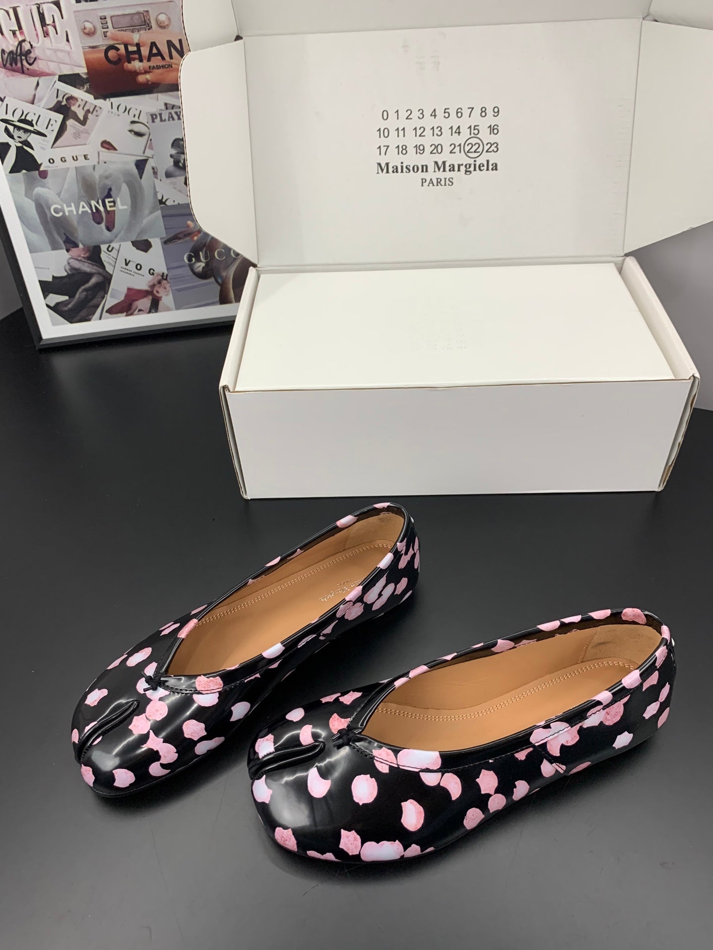 MM6 Tabi Ballet Flats Black Pink Cowhide 895246