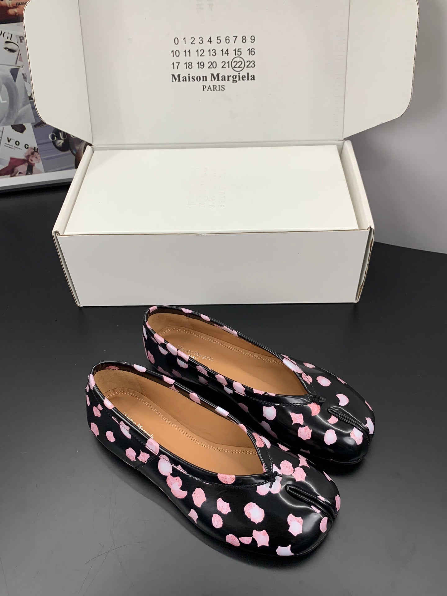 MM6 Tabi Ballet Flats Black Pink Cowhide 895246