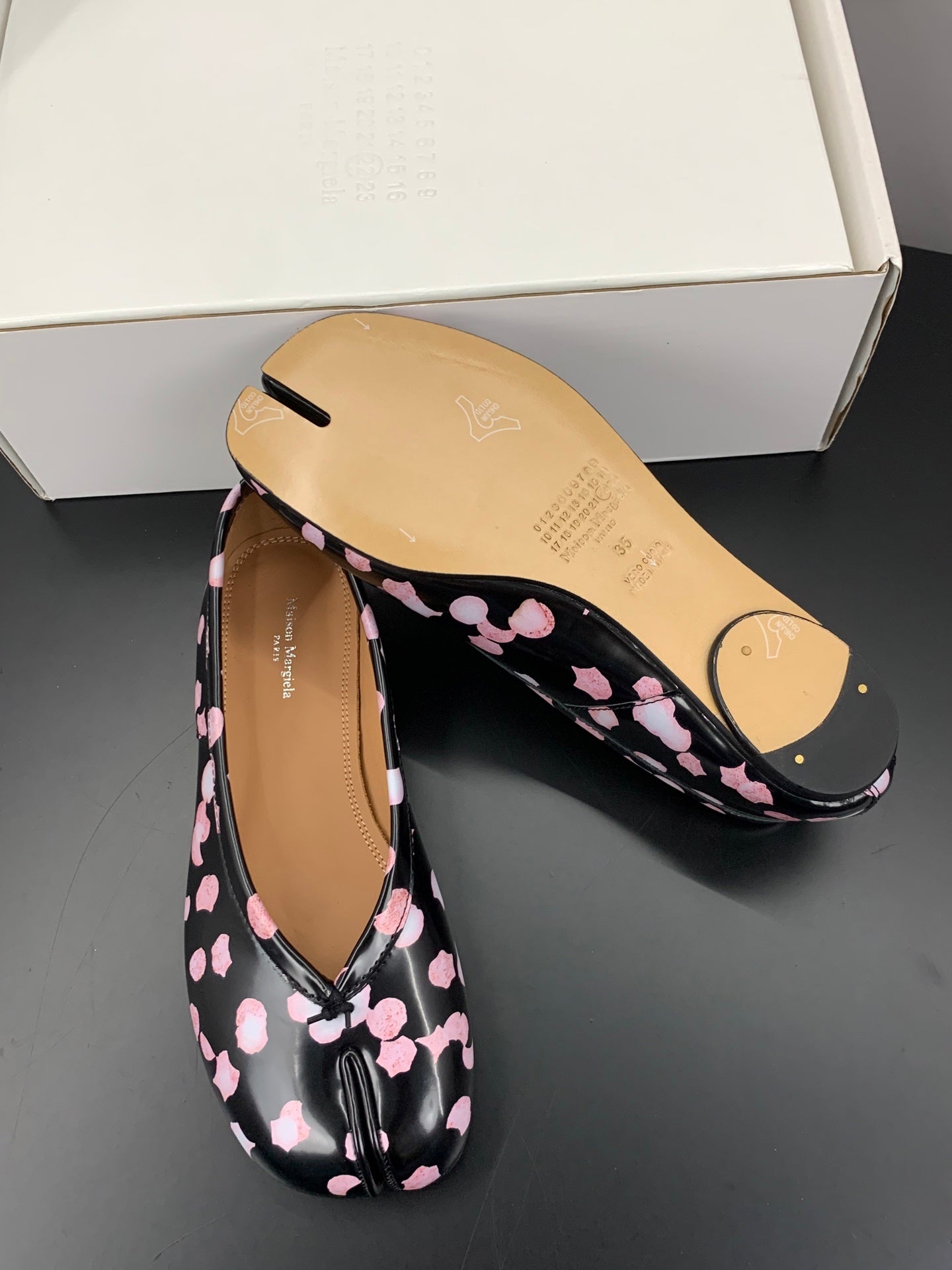 MM6 Tabi Ballet Flats Black Pink Cowhide 895246