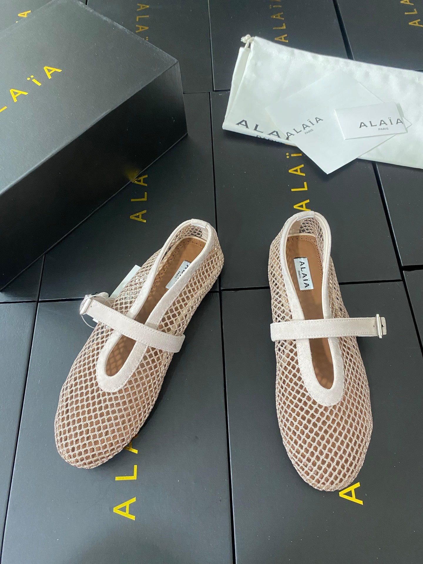 Alaia 26s Mesh Mary Jane Flats 1cm Cream Suede SHW 110701