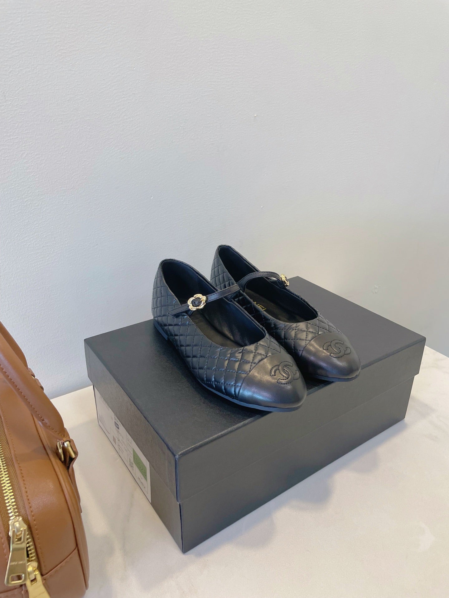 CC 25A Ballet Flat  With Strap Quited Black Sheepskin 530539