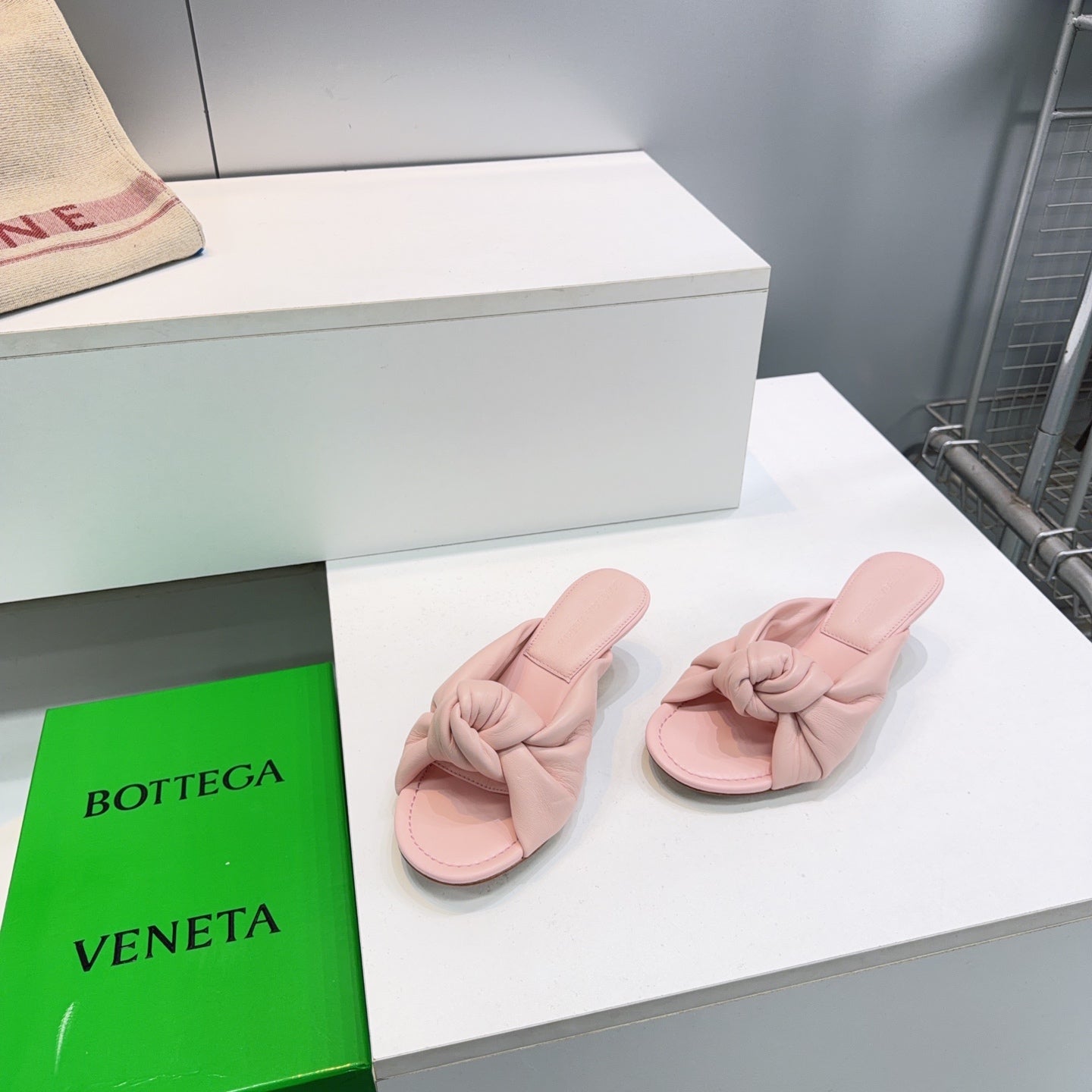 BV Cherry Mules 5.5cm Light Pink Sheepskin 842928