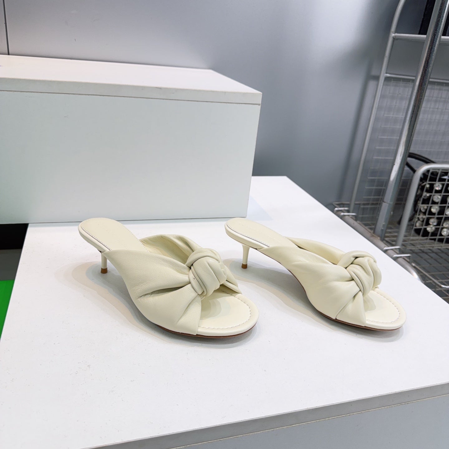BV Cherry Mules 5.5cm Cream Sheepskin 842932