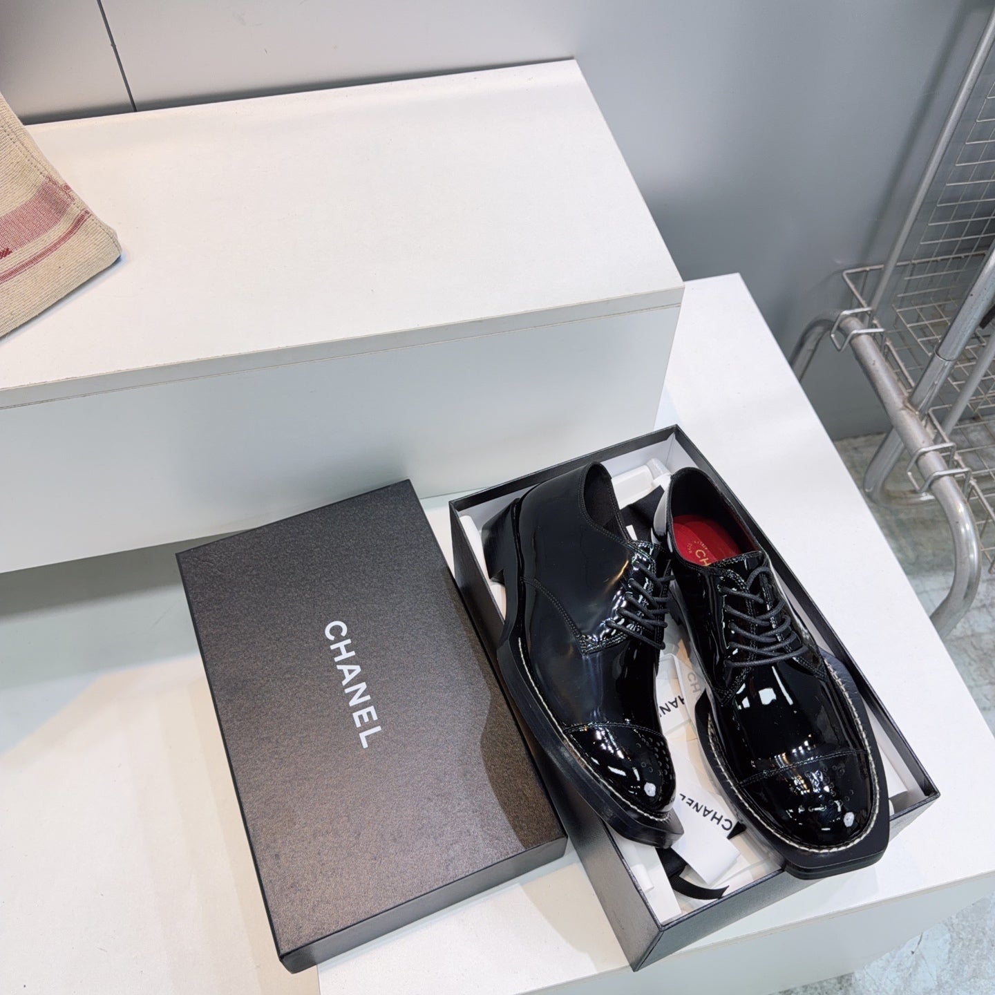 CC Lace-Up Shoes Black Crocodile Embossed Patent Calfskin 842726