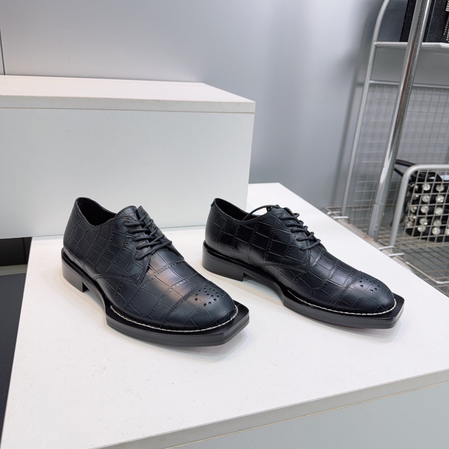 CC Lace-Up Shoes Black Crocodile Embossed Calfskin 842728