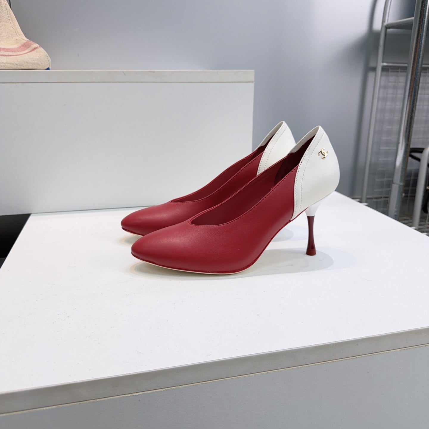 CC FW26 High Heels Pumps 8.5cm White Burgundy Lambskin 942740