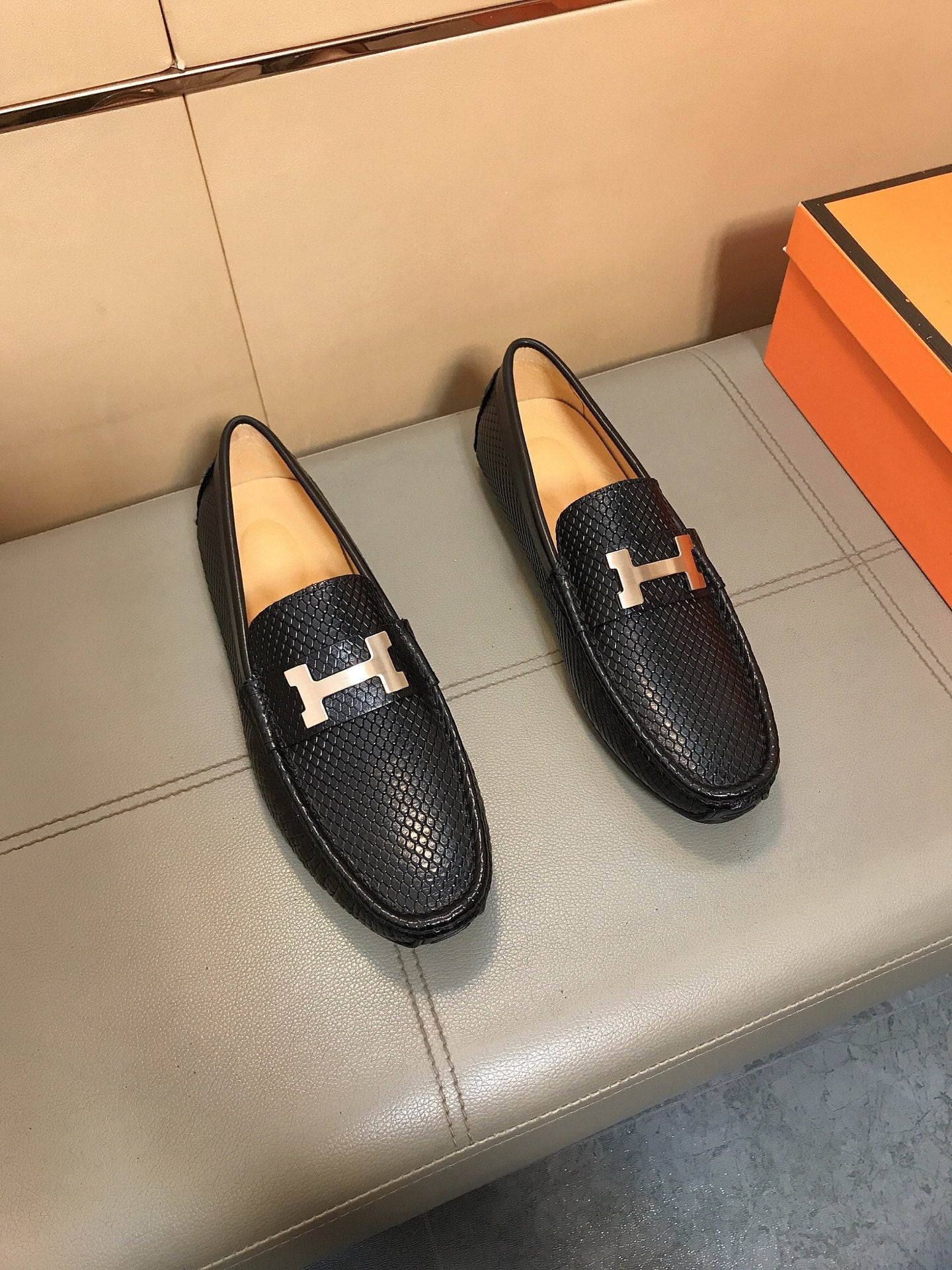 HM Men's Casual Loafers Black Ostrich-embossed Cowhide 892126
