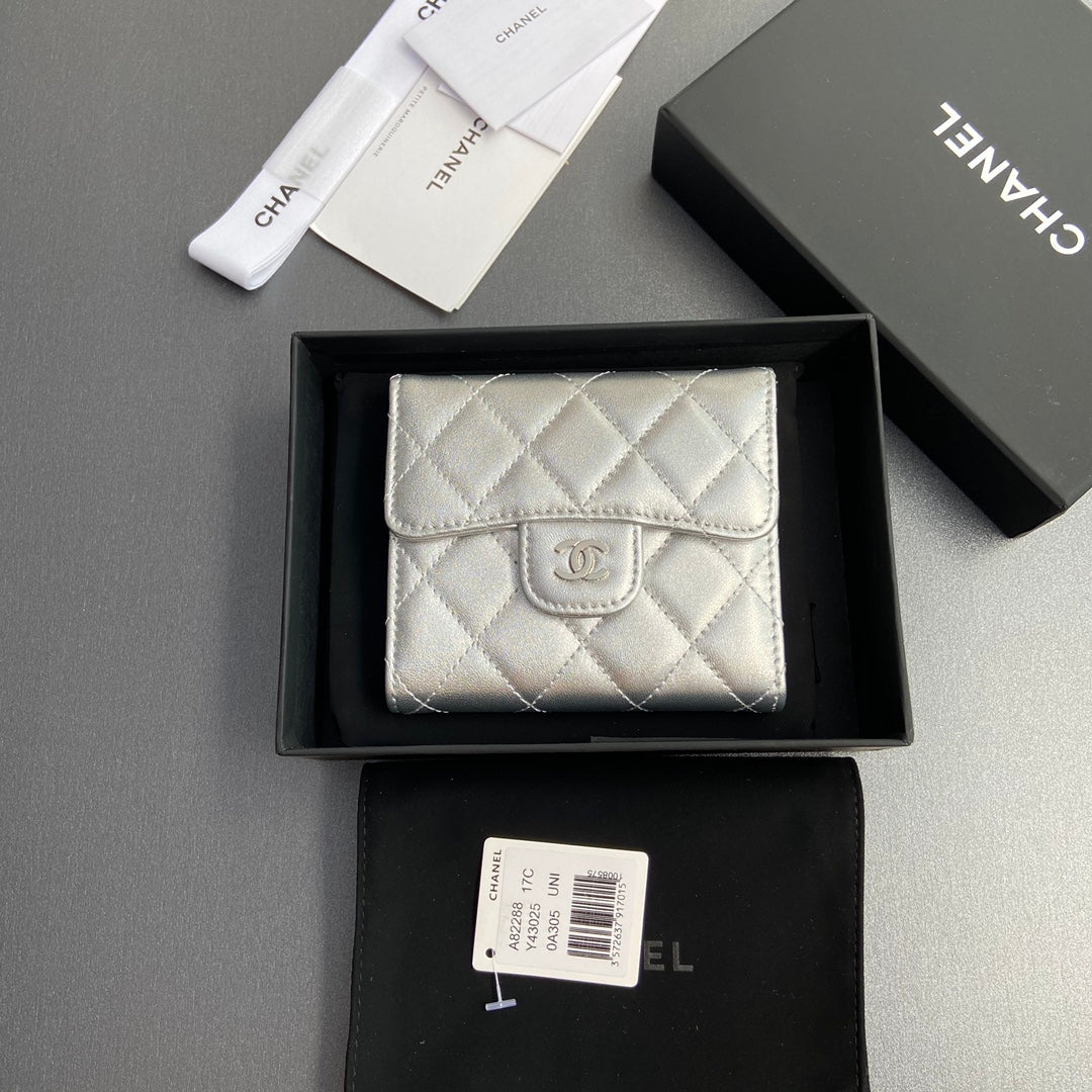 CC 82288 Classic Flap Wallet Sliver Sheepskin Polished Silver 229886