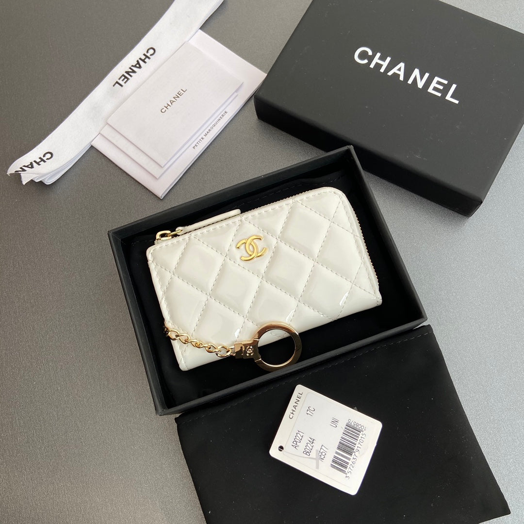 CC Hook & Chain Zipper Card Holder White Patent GHW 234739