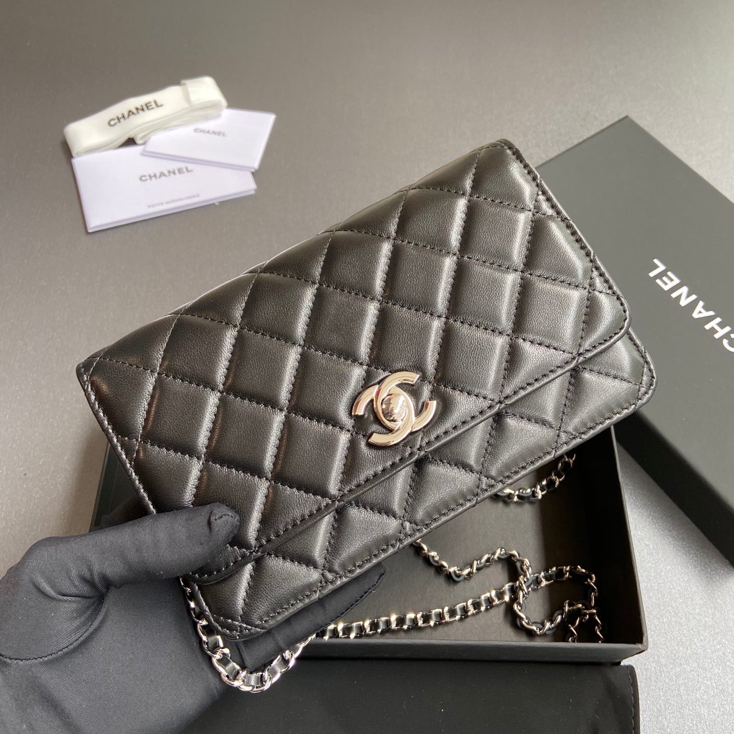 CC Wallet On Chain 20cm Black Lambskin Light Gold Hardware 240166