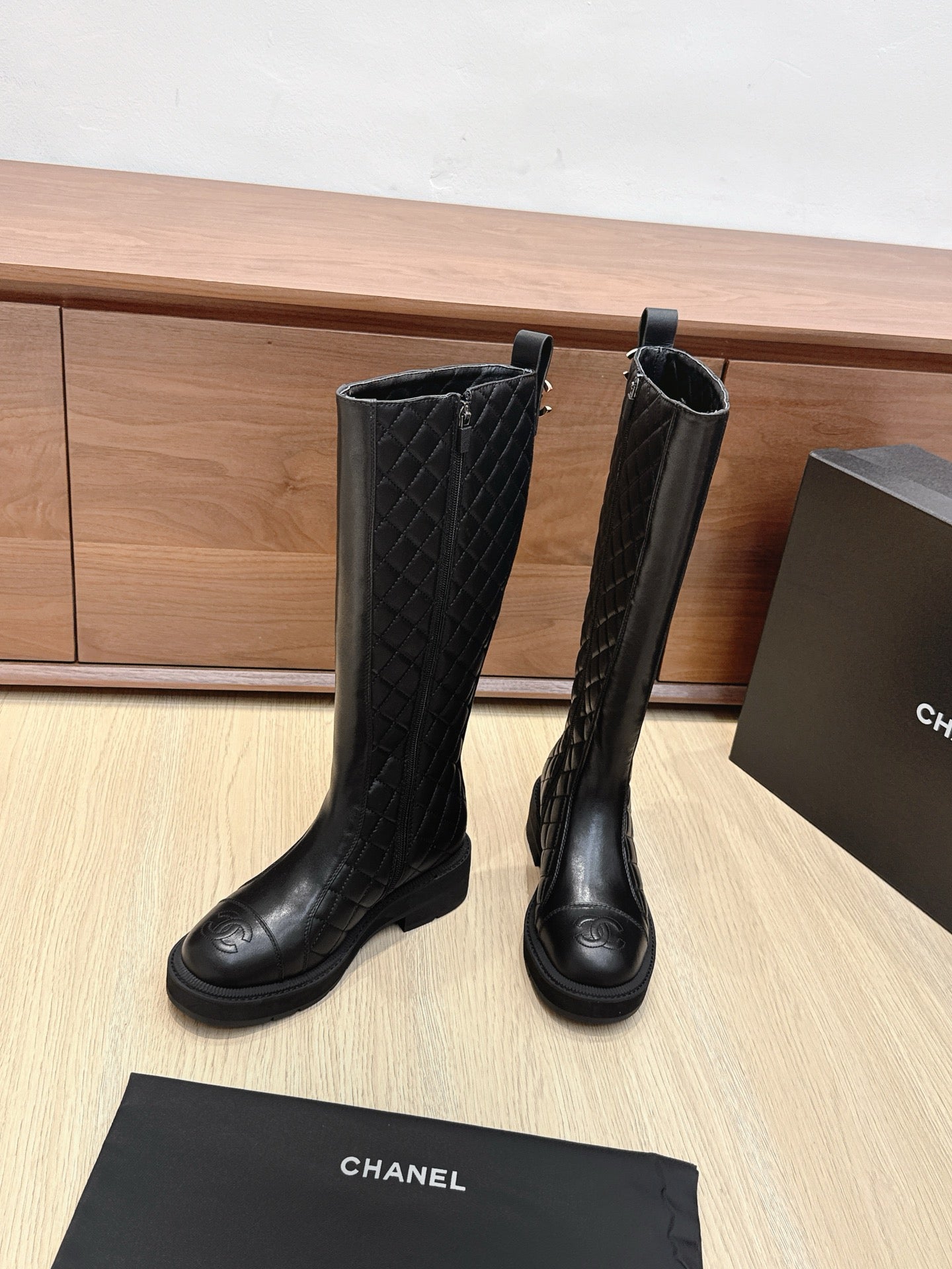 CC 25s Knight Long Boots 50mm Black Quilted Cowhide 461561