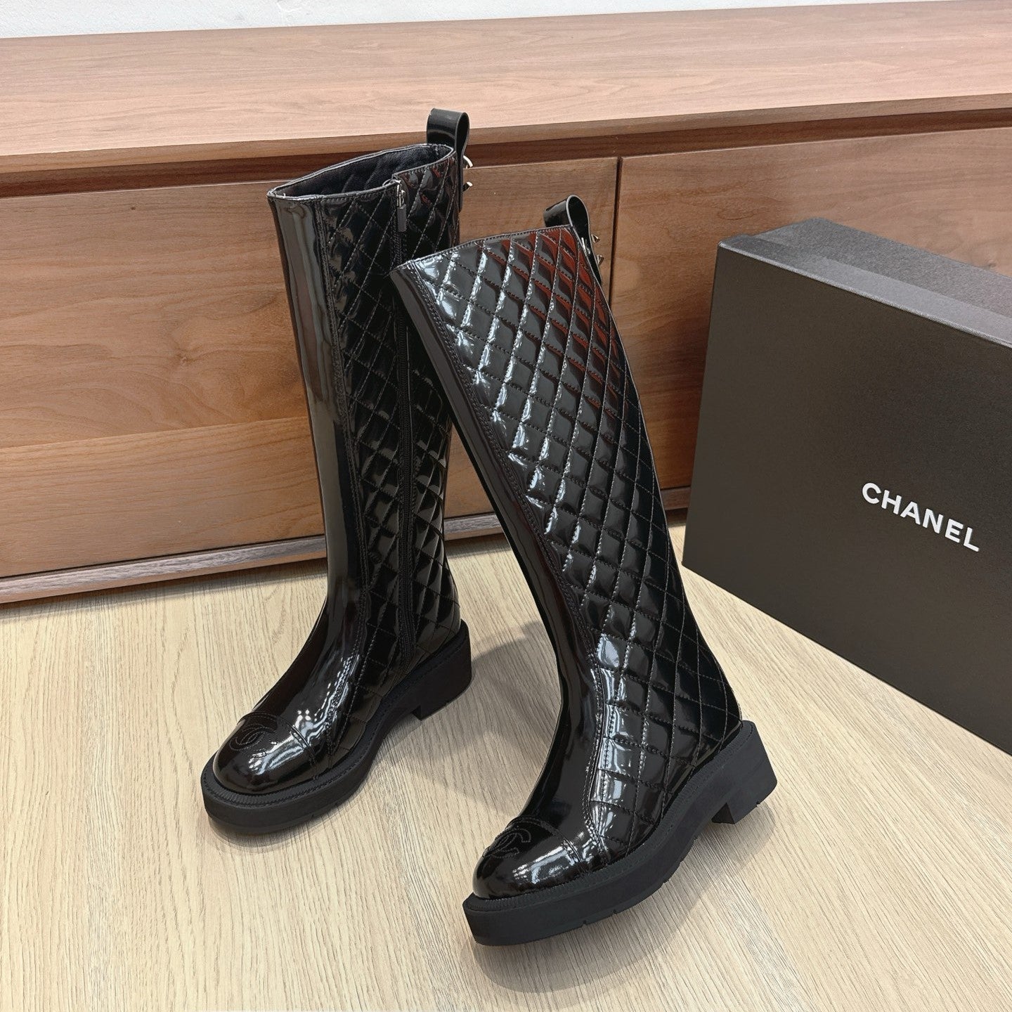 CC 25s Knight Long Boots 50mm Black Quilted Patent Leather 461562