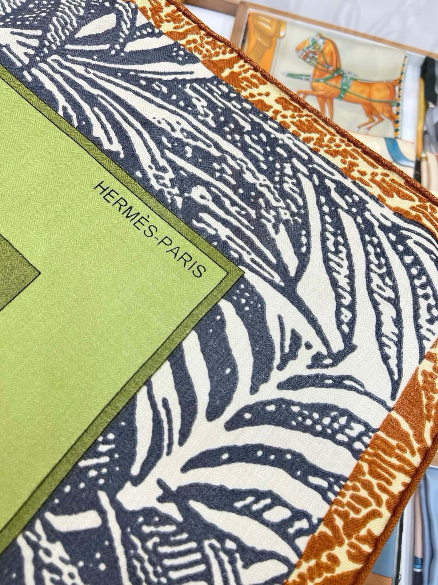 Cavalier en Formes shawl 140 CM In Colorful Cashmere And Silk 227893