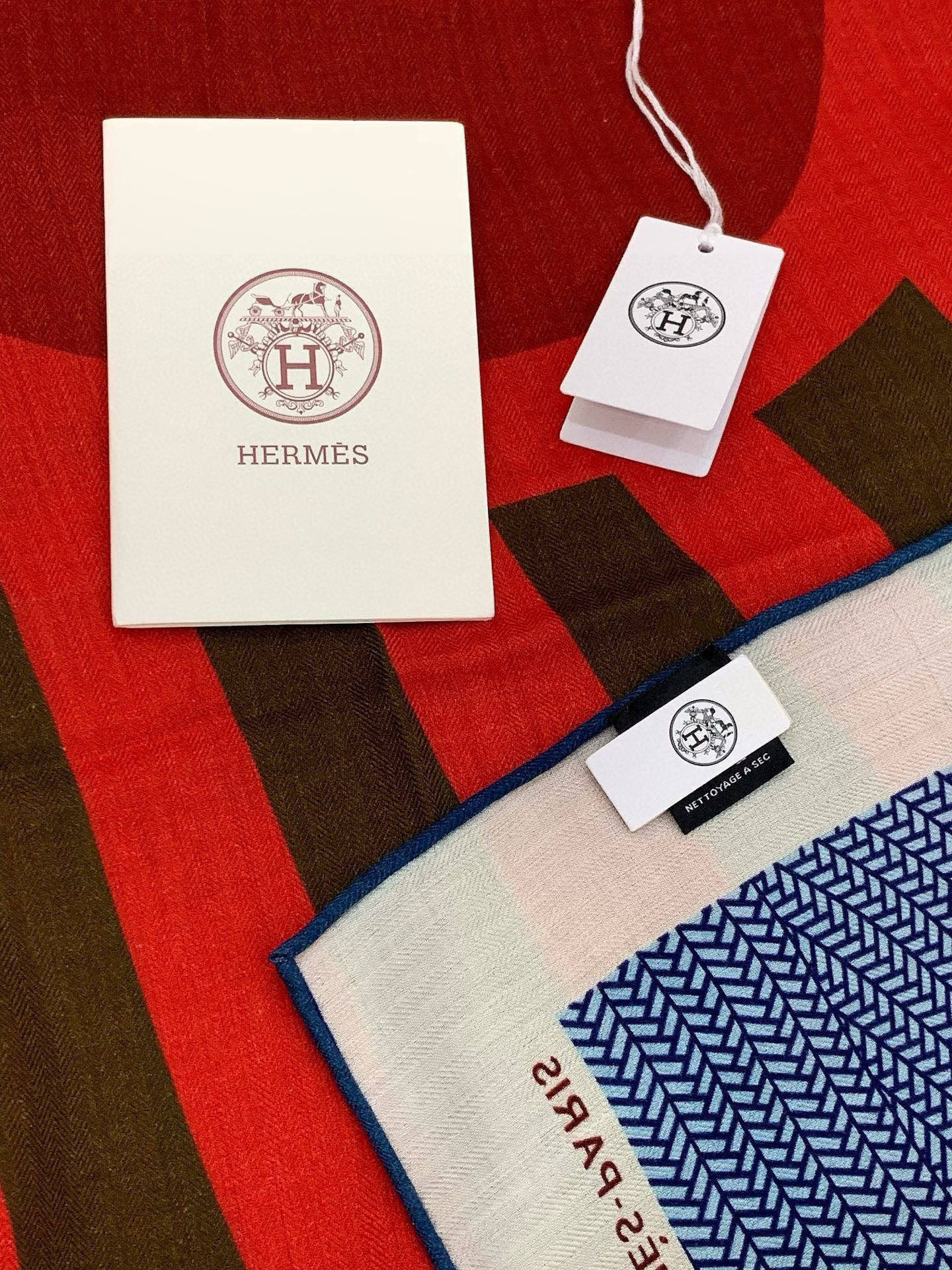 HM Mon Premier Galop Shawl 140cm White Colorful Cashmere Silk 168118