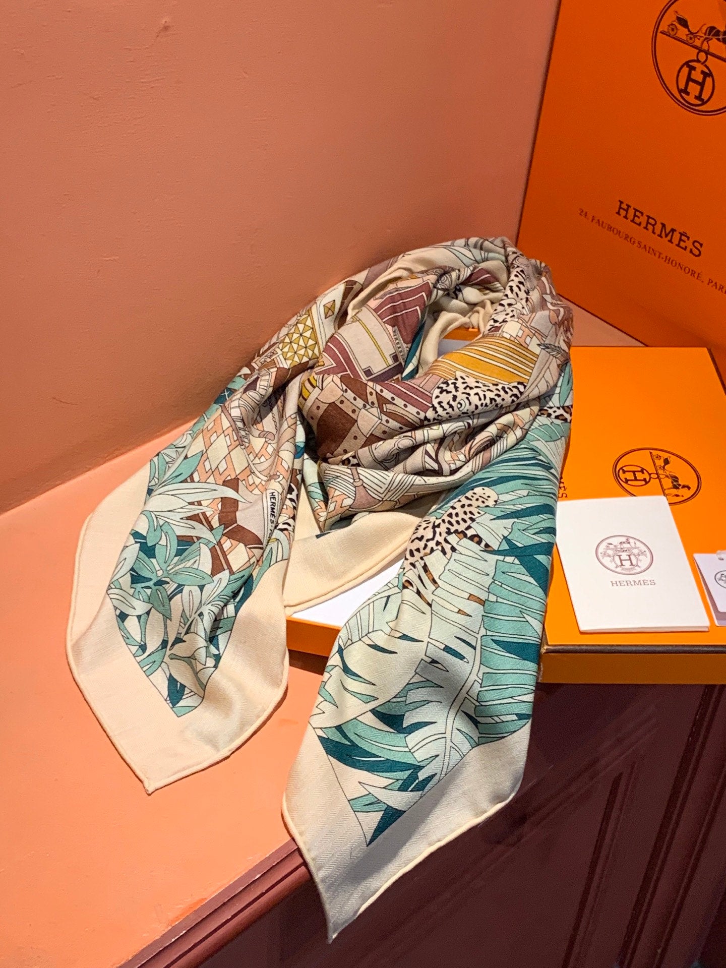 Les Douze Leopards Scarf 140cm Ivory Colorful Cashmere Silk 168127