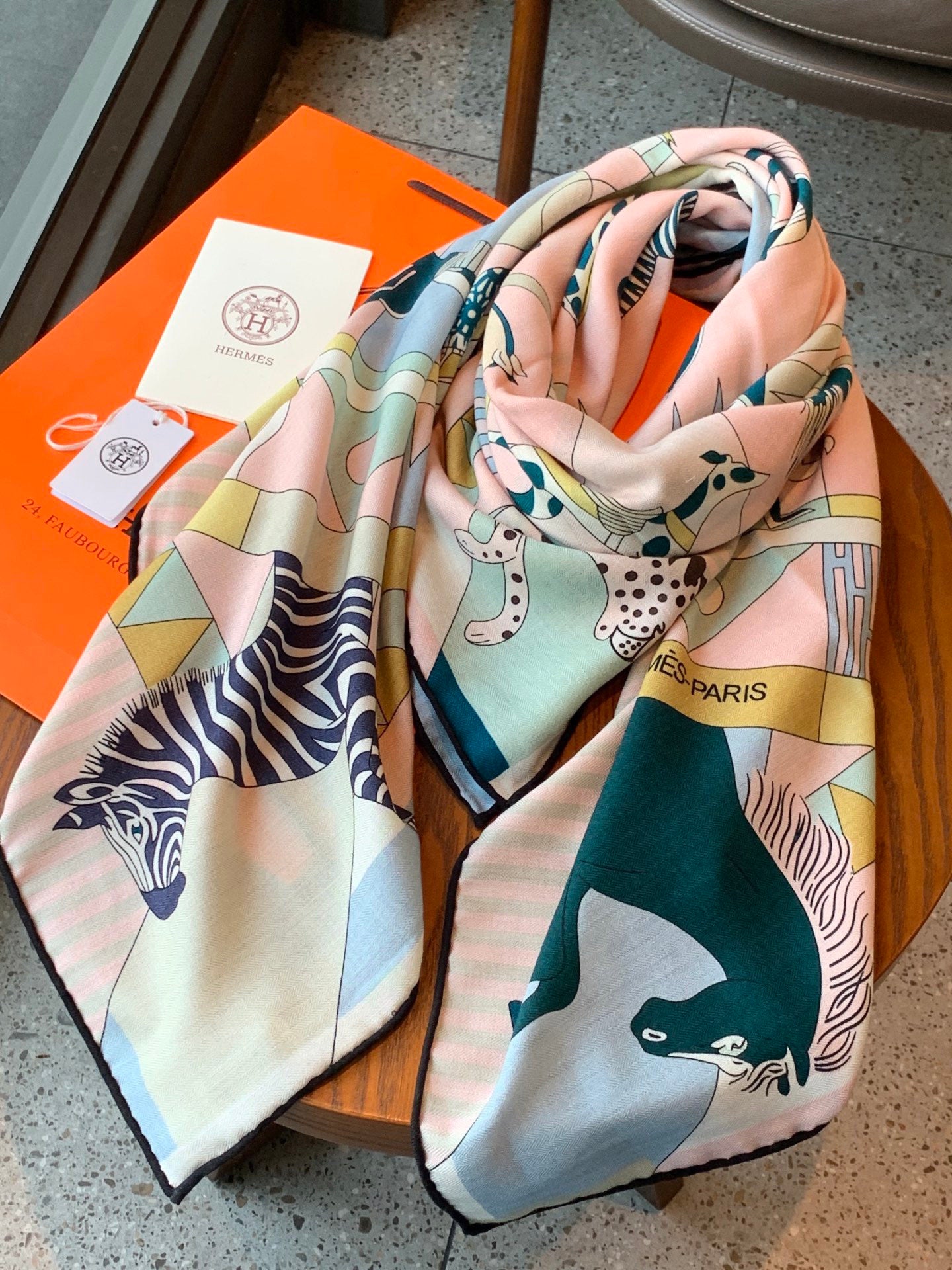 Le Carrousel du Tigre Royal 140cm Light Pink Colorful Cashmere Silk 168136
