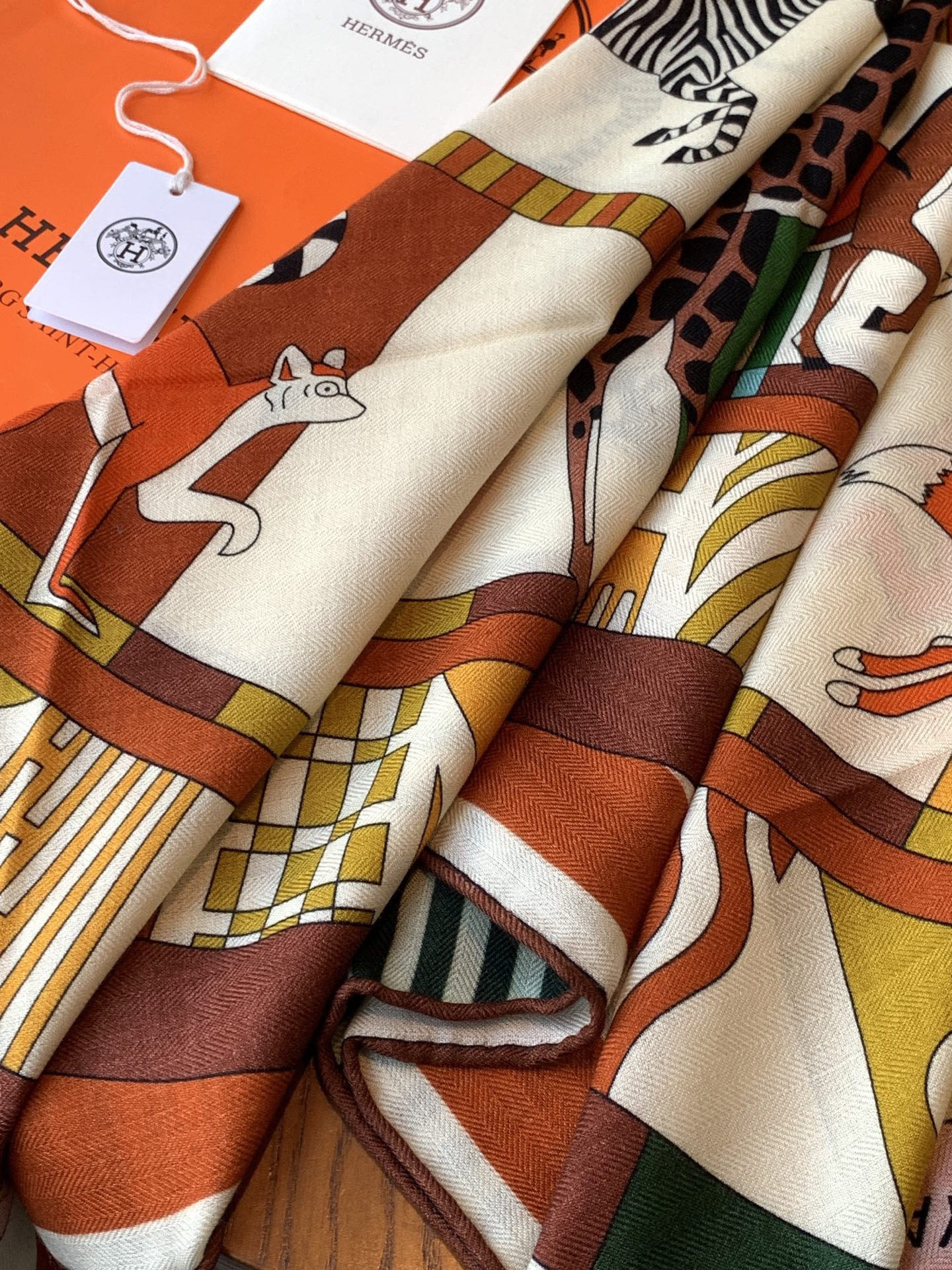 Le Carrousel du Tigre Royal 140cm White Colorful Cashmere Silk 168138