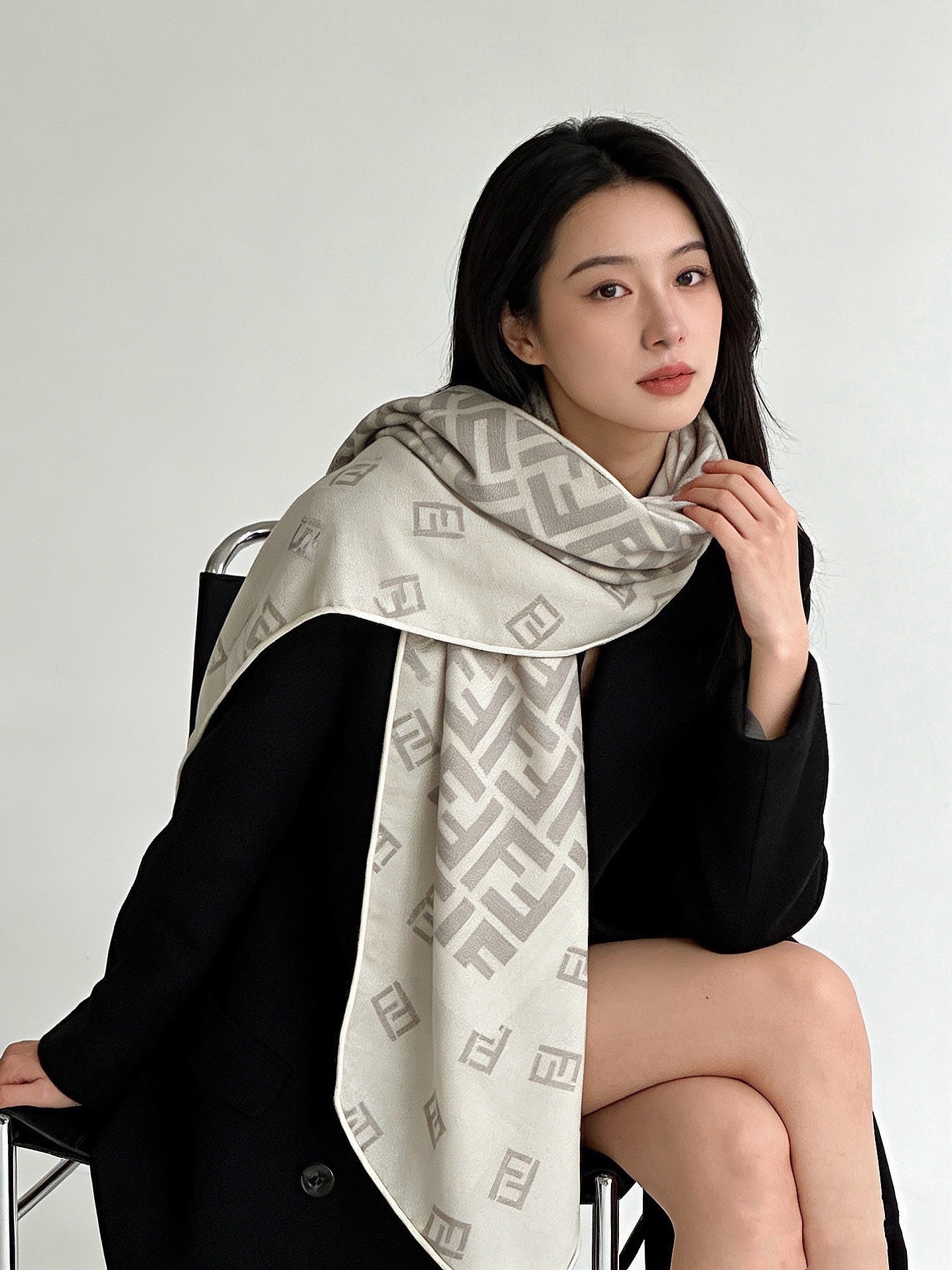 Fendi Scarf 140*140cm Grey Cashmere Silk 286294