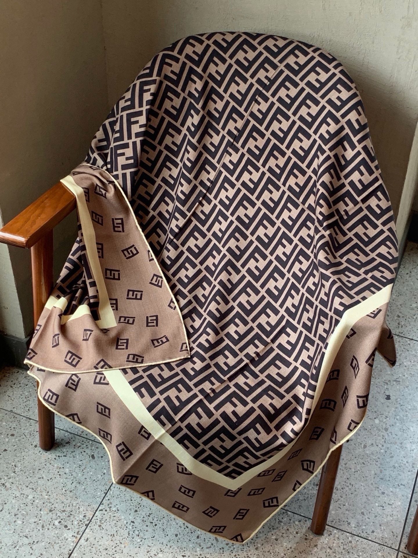 Fendi Scarf 140*140cm Taupe Cashmere Silk 286295