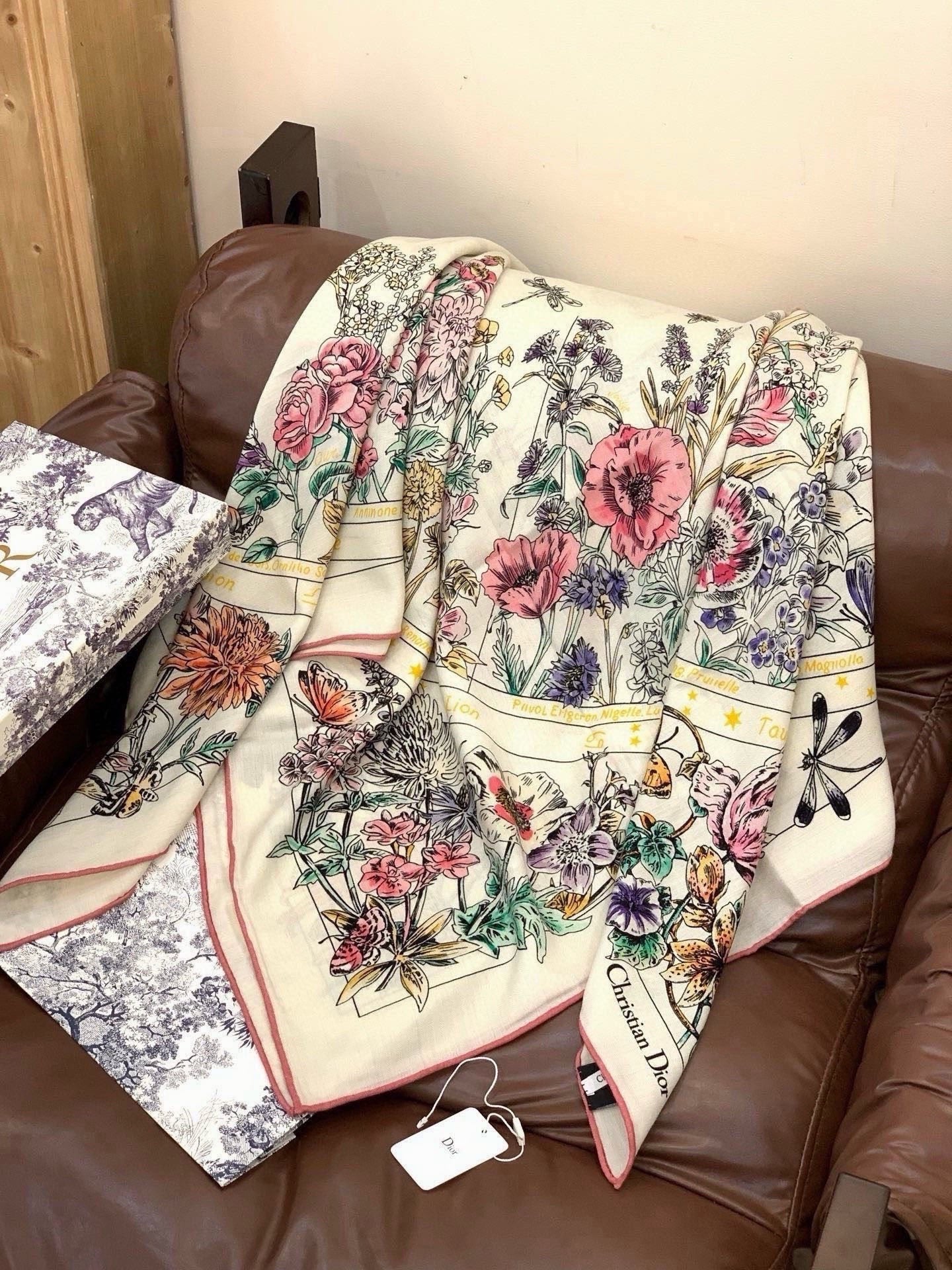 CD 26s Astral Flowers Scarf 90x90 Cream Mulberry Silk Cashmere 328856
