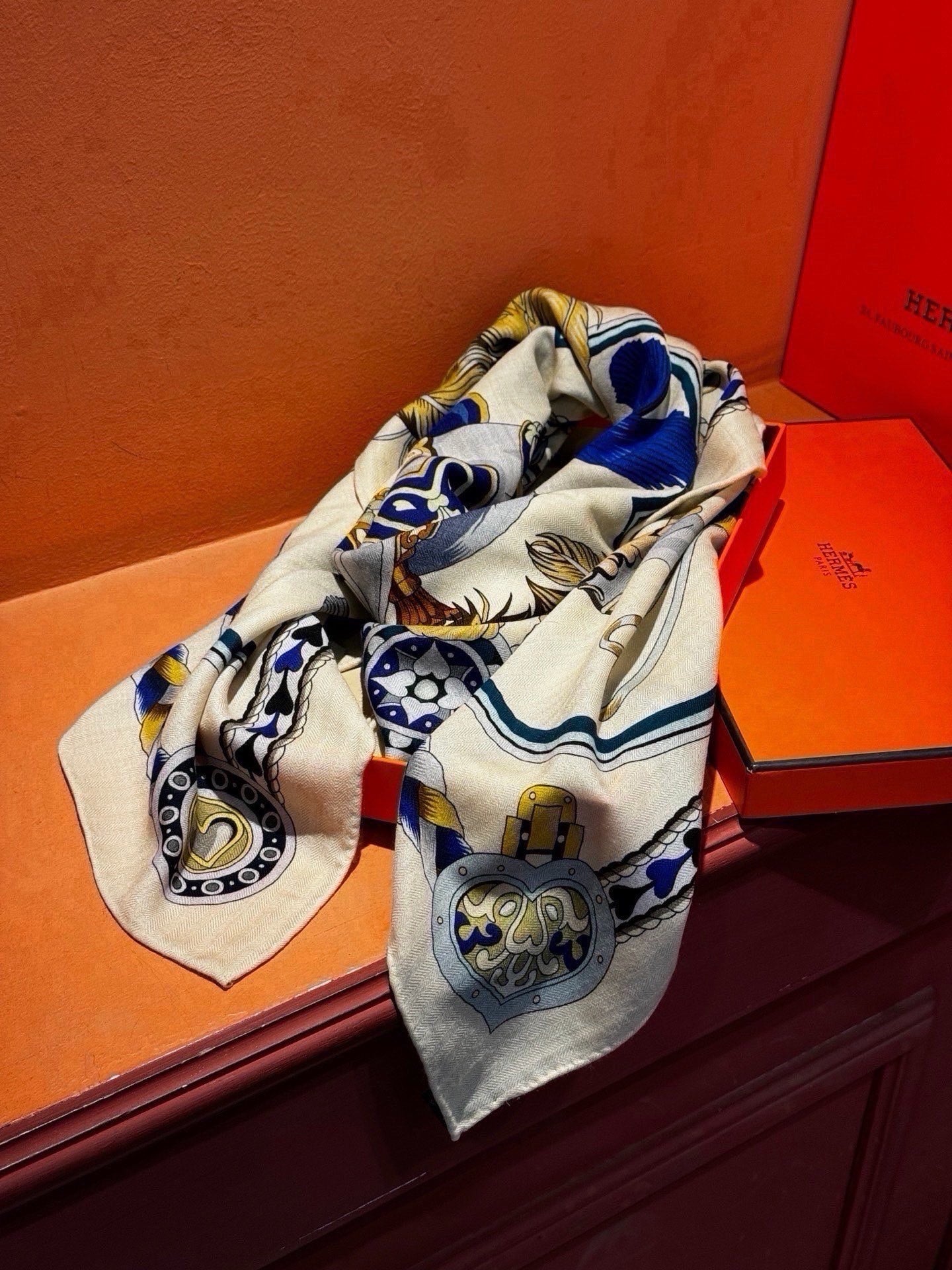 HM 26s Scarf 140 In Cashmere And Silk 216488