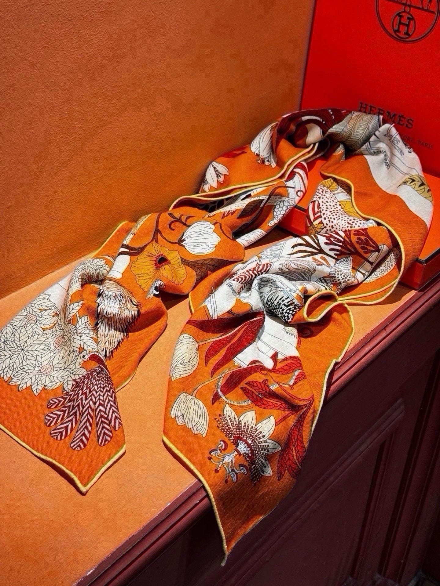 HM 26s Scarf 140 In Cashmere And Silk 441164