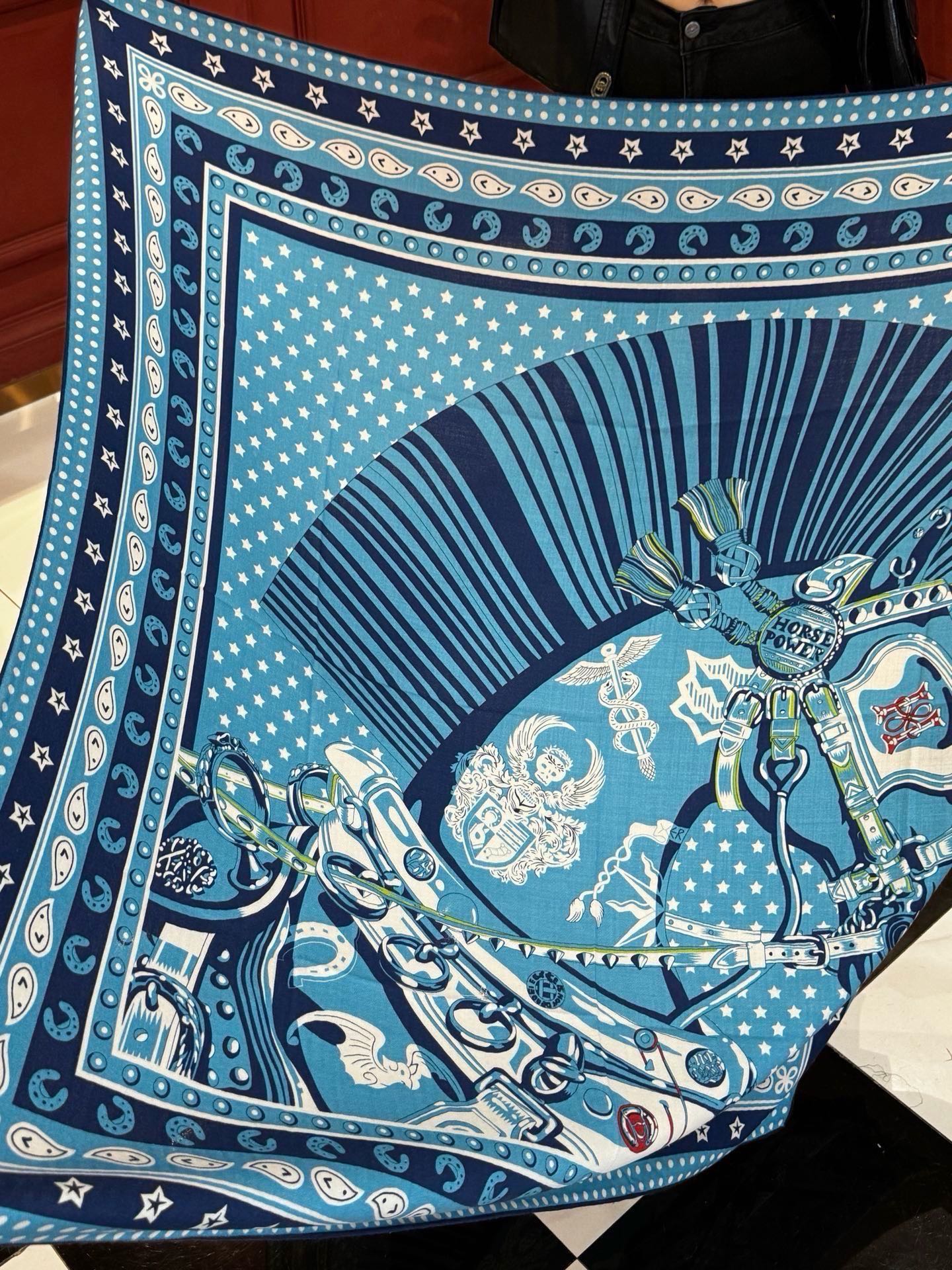 HM 26s Scarf 140 In Cashmere And Silk 441188