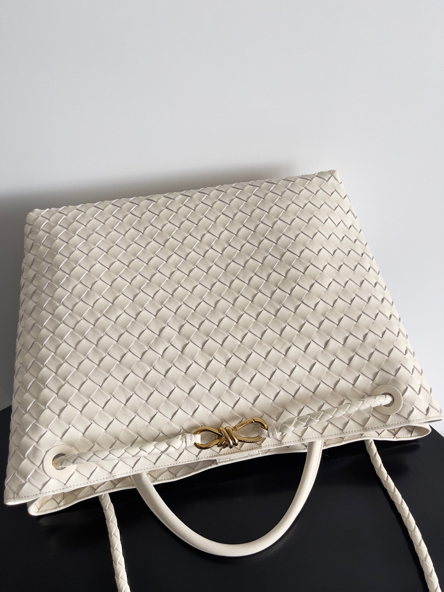 BV Large Andiamo 45 In Cream Lambskin Ghw 209096