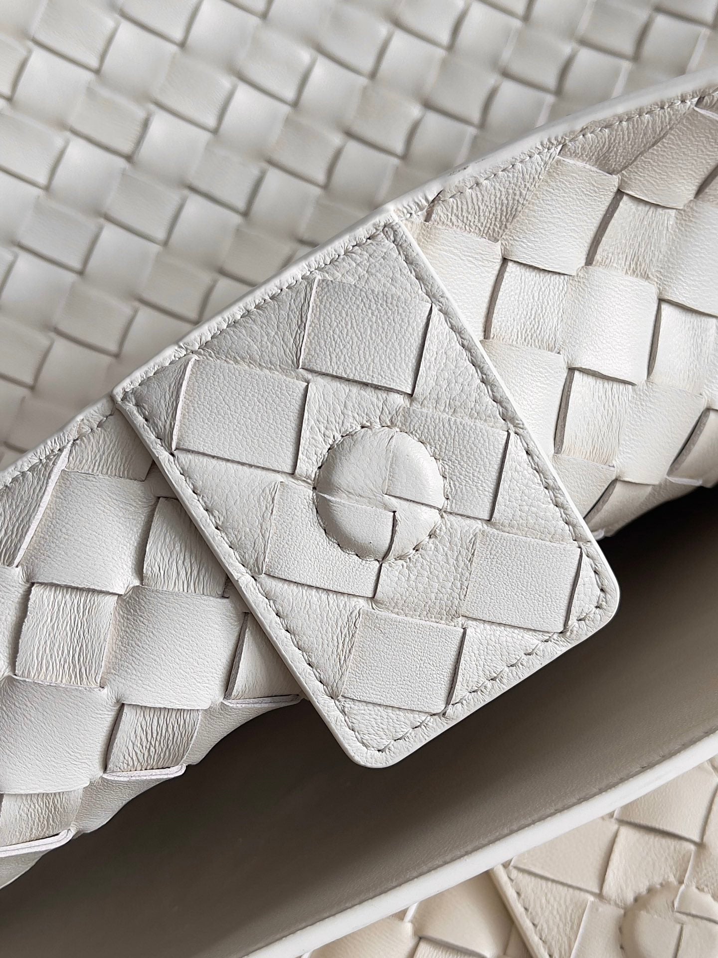 BV Large Andiamo 45 In Cream Lambskin Ghw 209096