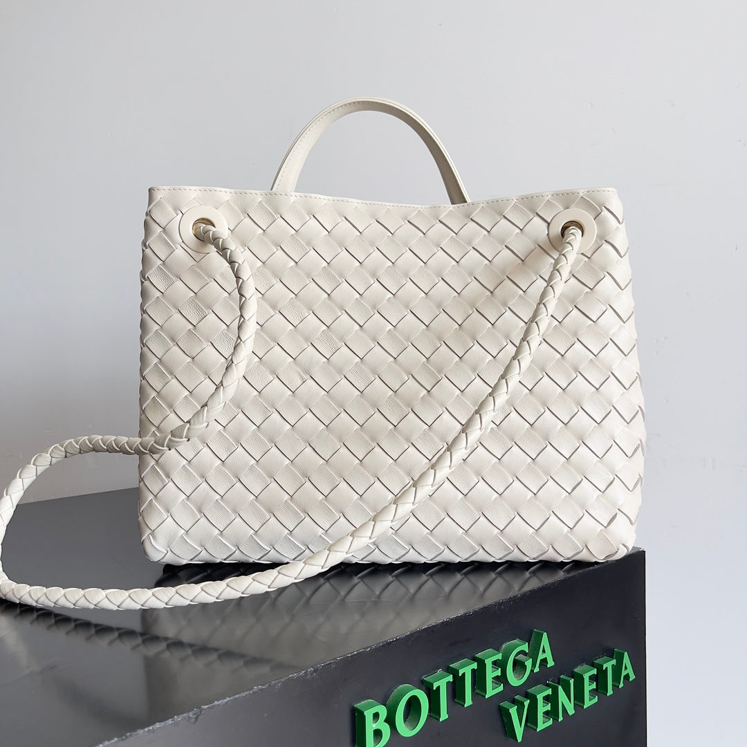 BV Medium Andiamo 32 In Cream Lambskin Ghw 209094