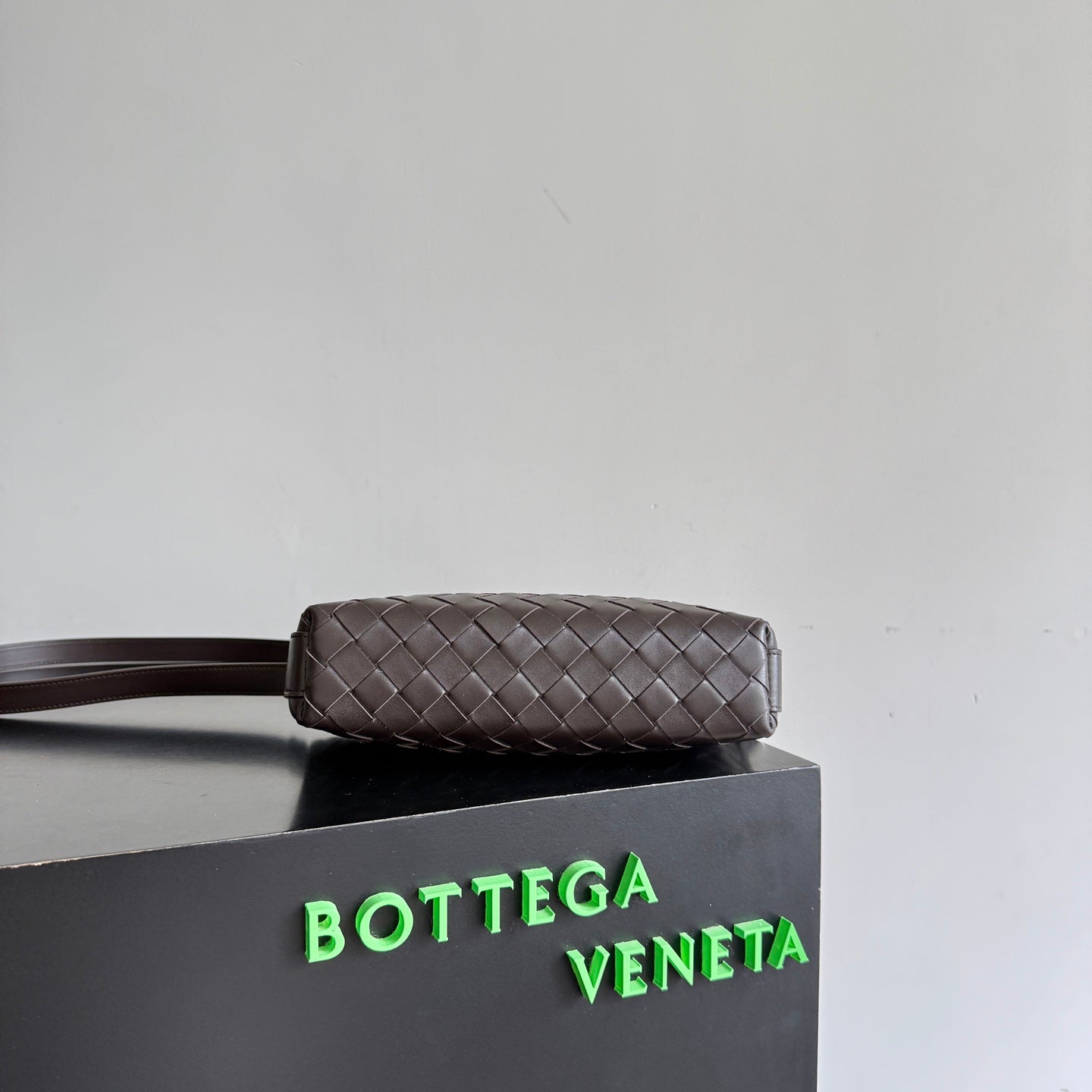 BV Traveler Phone Pouch Coffee Intrecciato Calfskin