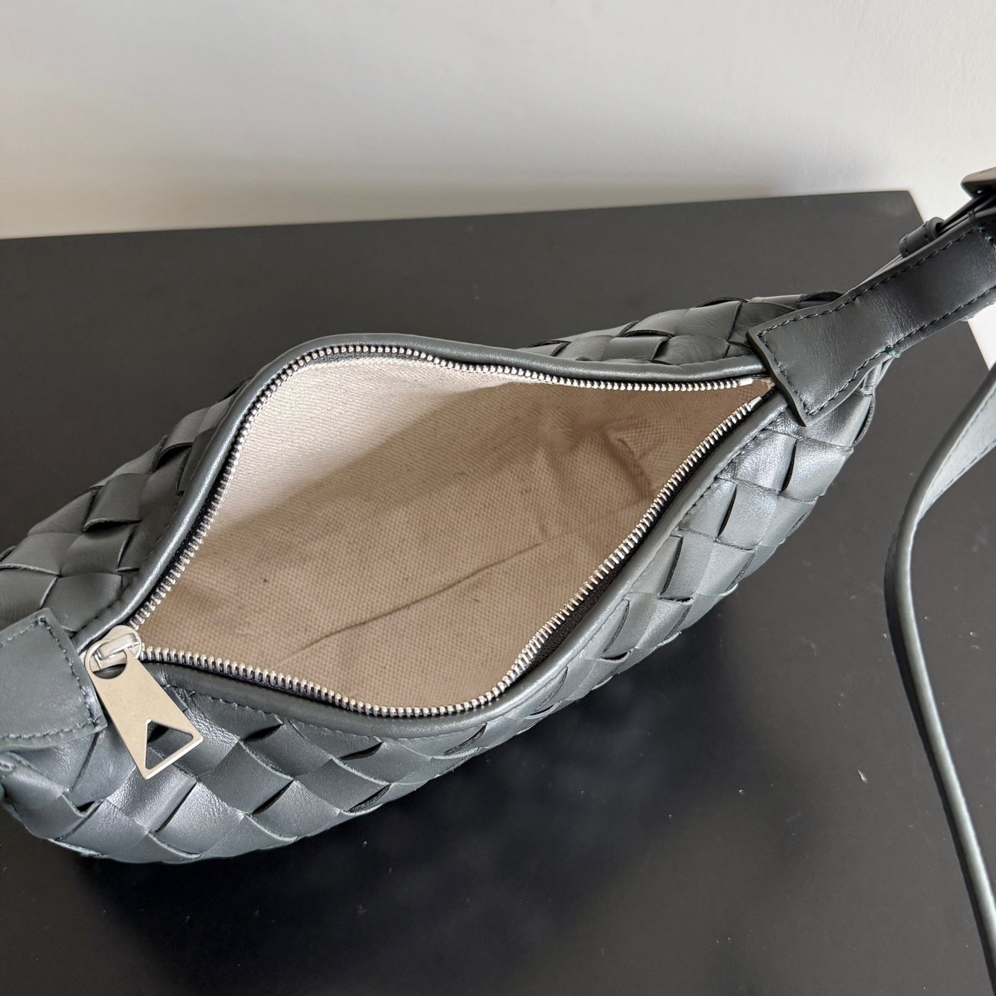 BV Traveler Phone Pouch Black Intrecciato Calfksin