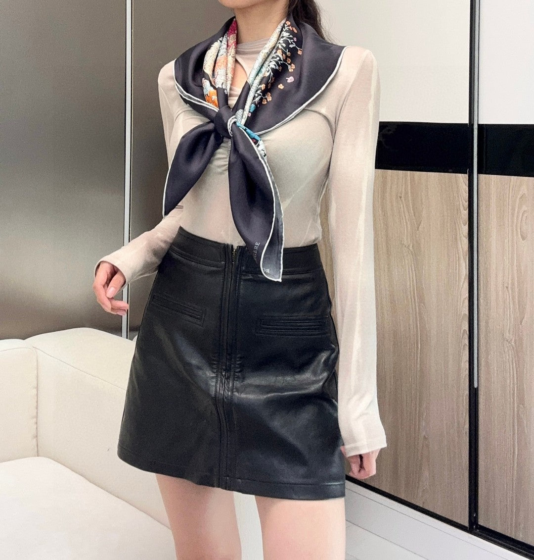 HM 26s Scarf 90 In Silk 304309