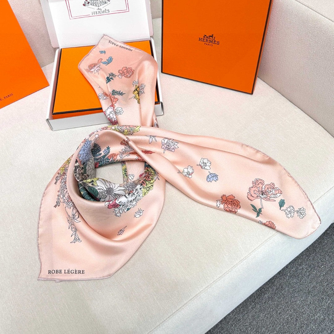 HM 26s Scarf 90 In Silk 304310
