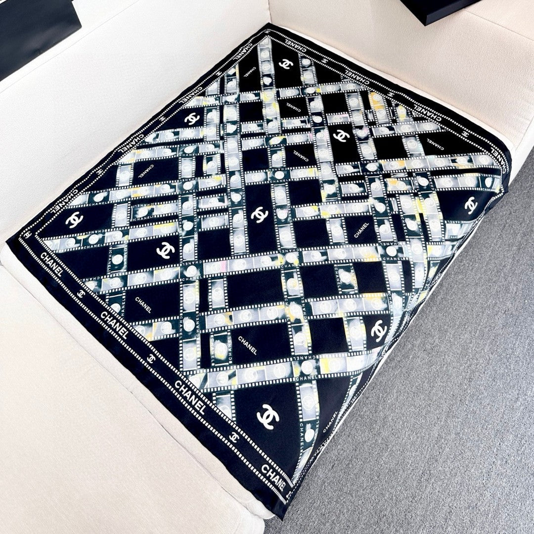 Chanel 26s Scarf 90 In Silk 309799