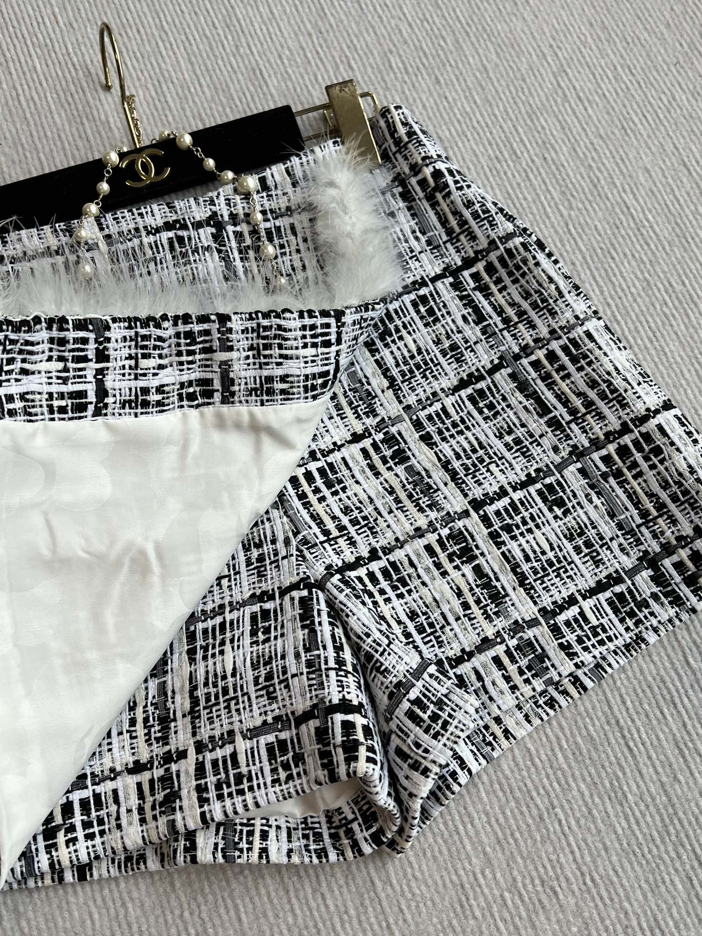 CC 25 Set Black And White Striped Synthetic Fabric 244330