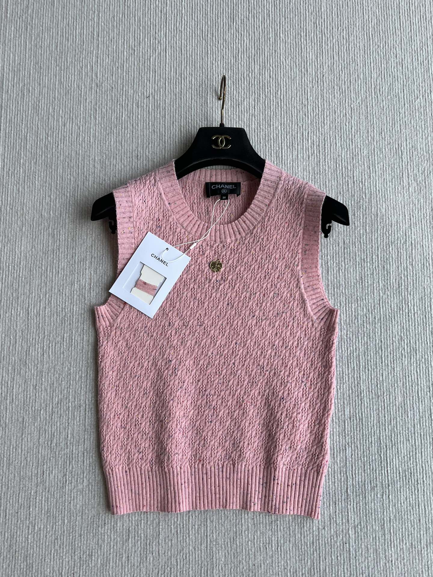 CC 25A Round Neck Sleeveless Vest In Pink Wool 269549