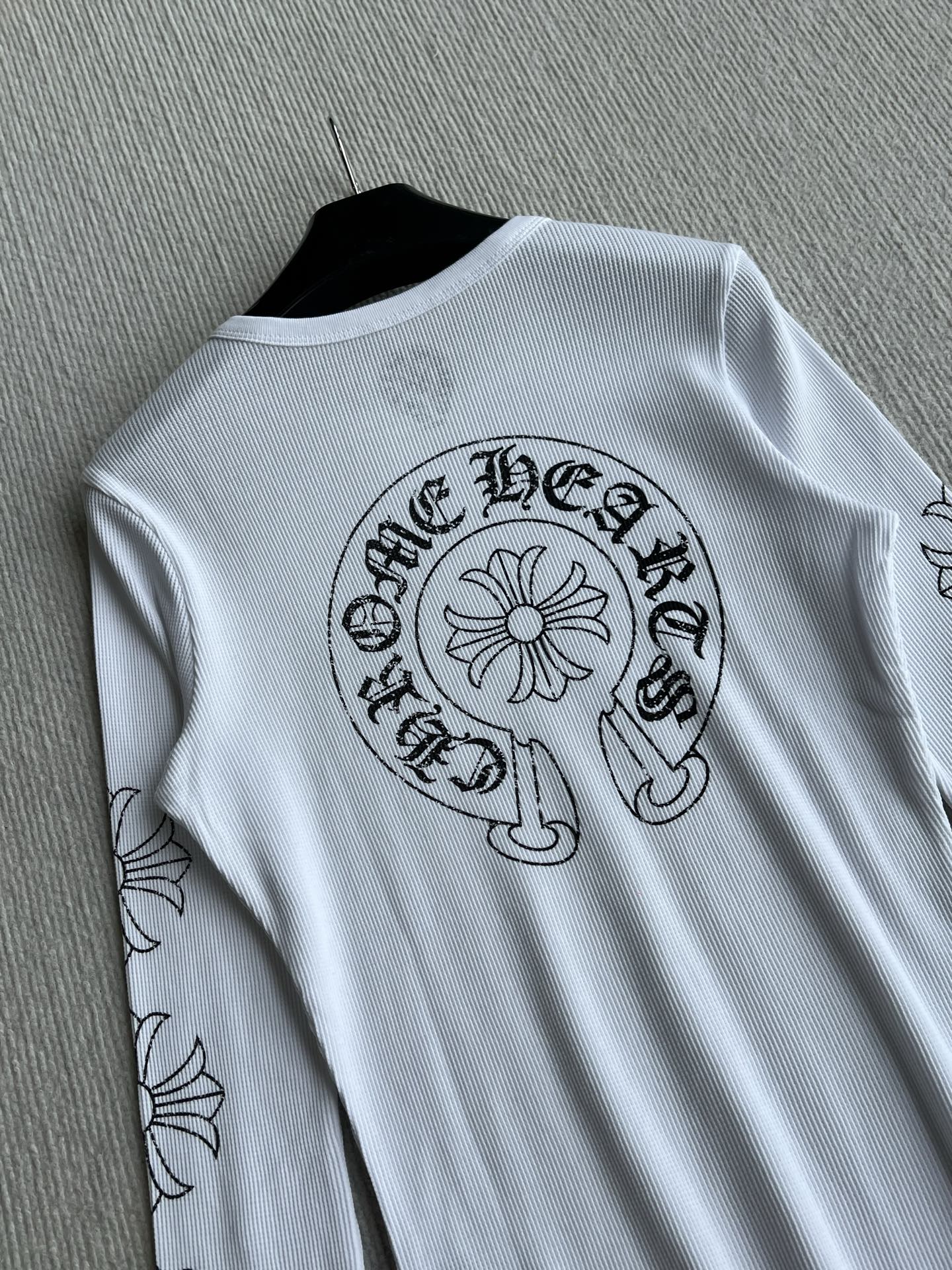 𝐂𝐡𝐫𝐨𝐦𝐞 H𝐞𝐚𝐫𝐭𝐬 26s Long-Sleeve T-Shirt White Cotton 412316