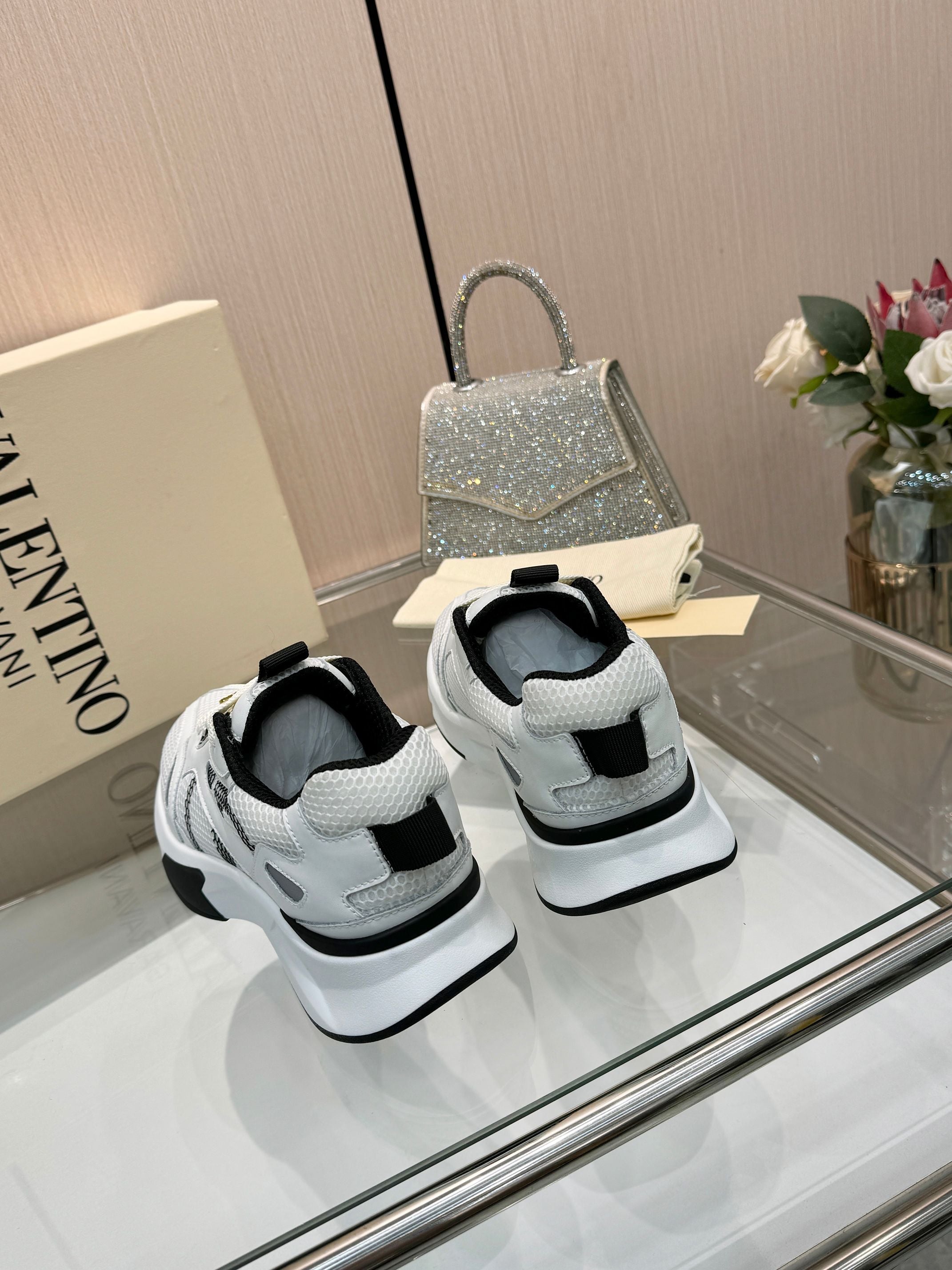 VT 26s Demivee Signature Sneakers White Mesh 943072