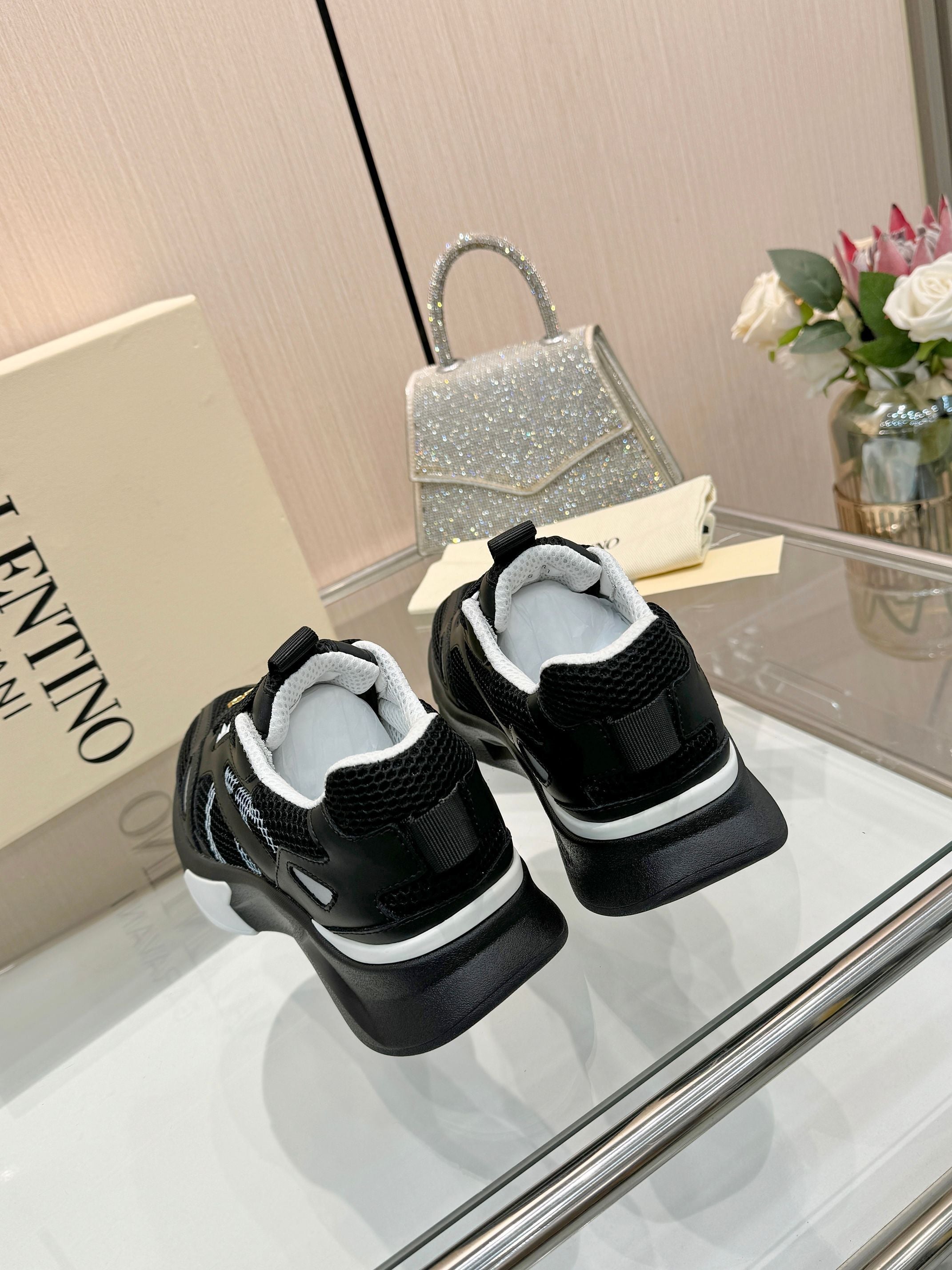 VT 26s Demivee Signature Sneakers White Black Mesh 943075